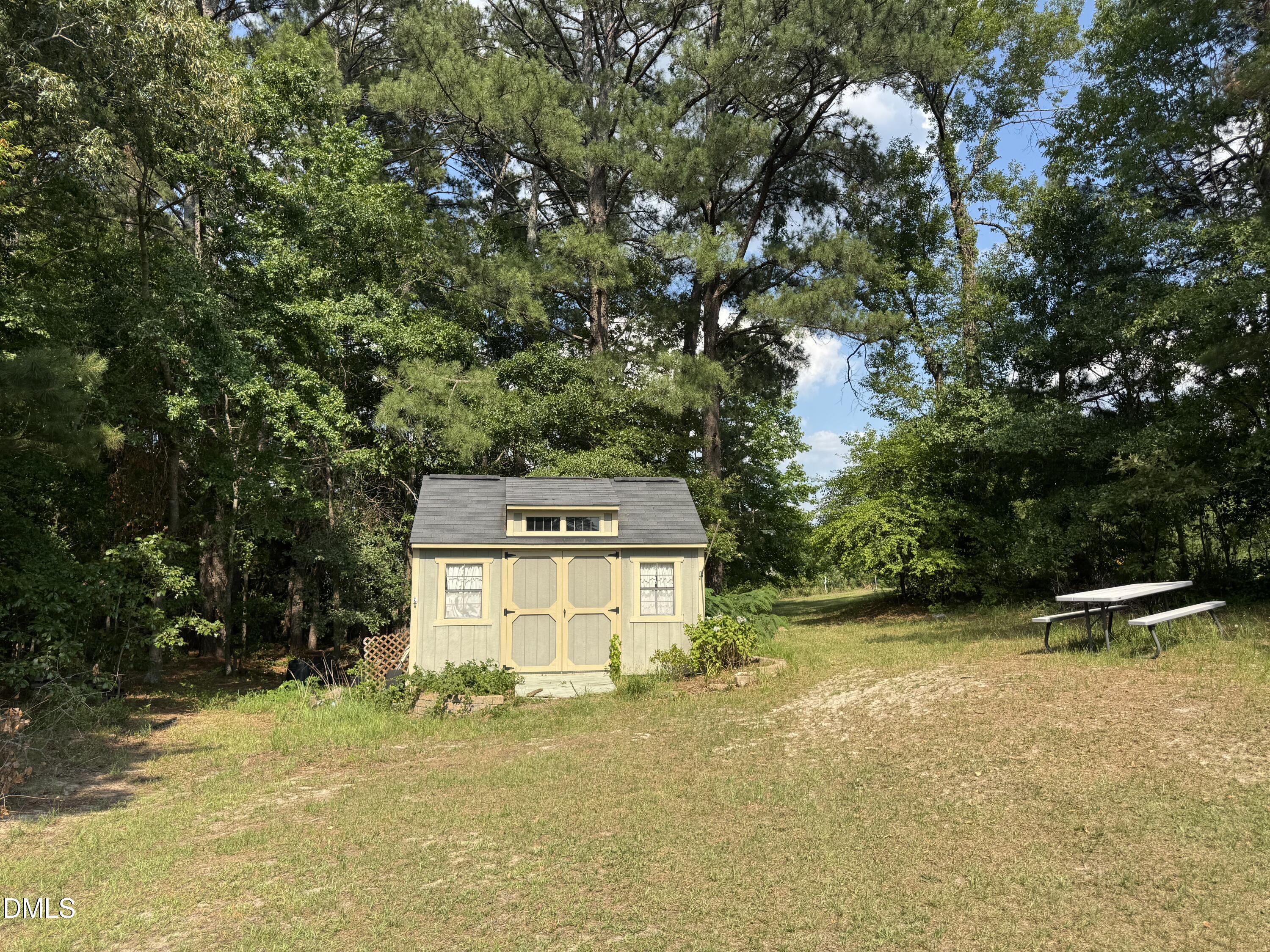 586 Shade Tree Road Property Photo 9