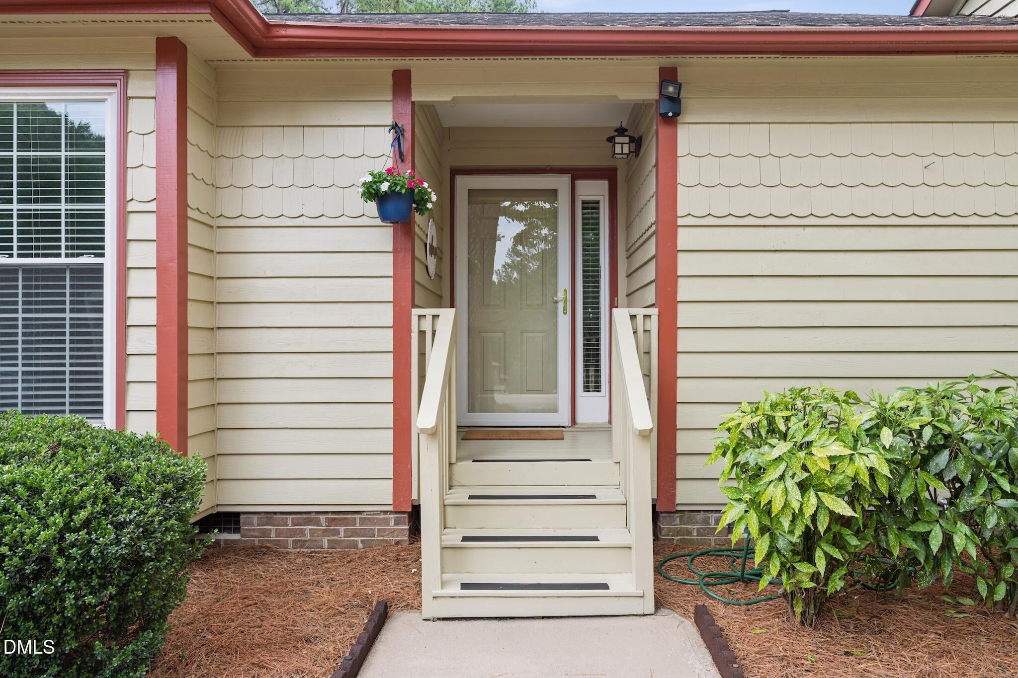 5204 Hogans Way Property Photo 8