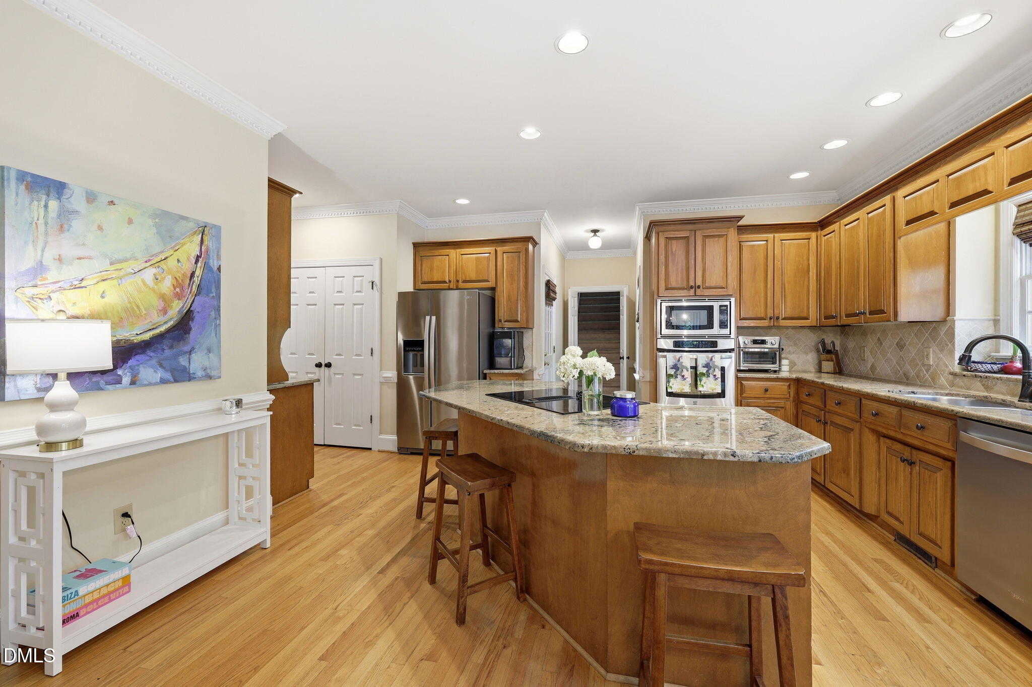 424 Grosvenor Drive Property Photo 6