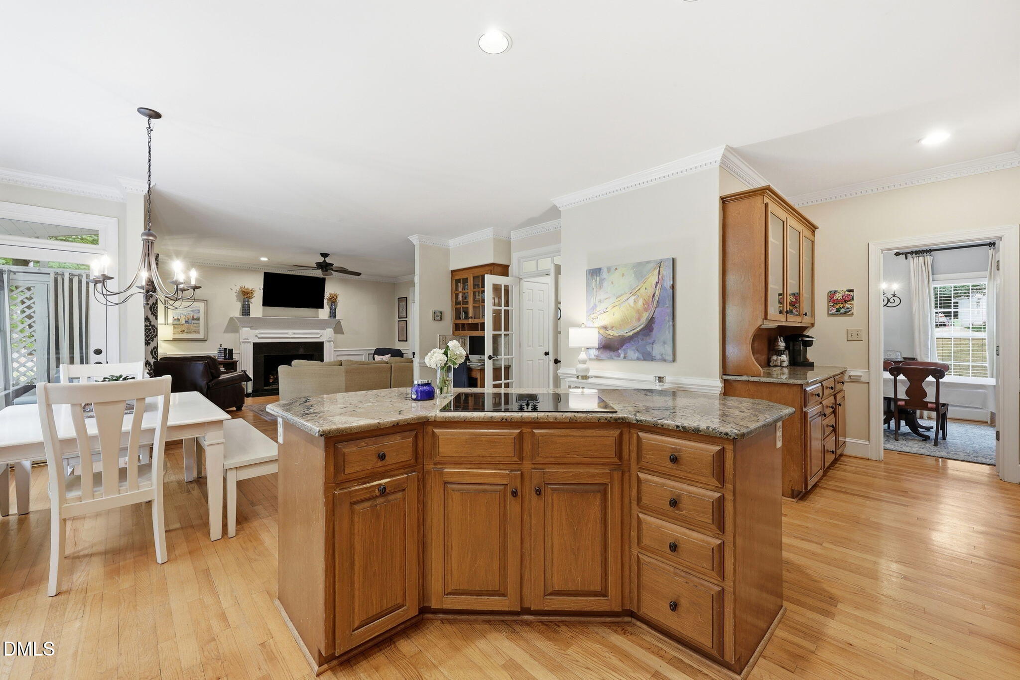424 Grosvenor Drive Property Photo 7