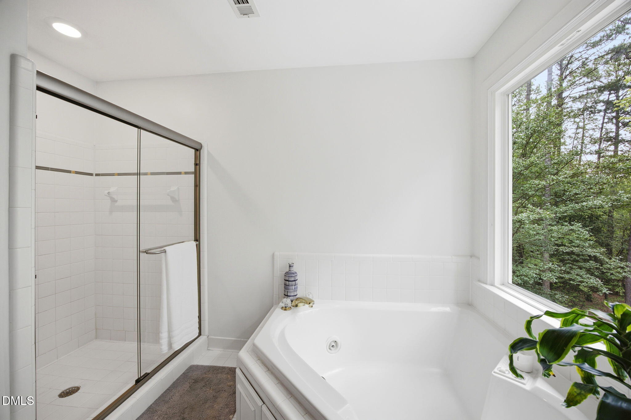 424 Grosvenor Drive Property Photo 18