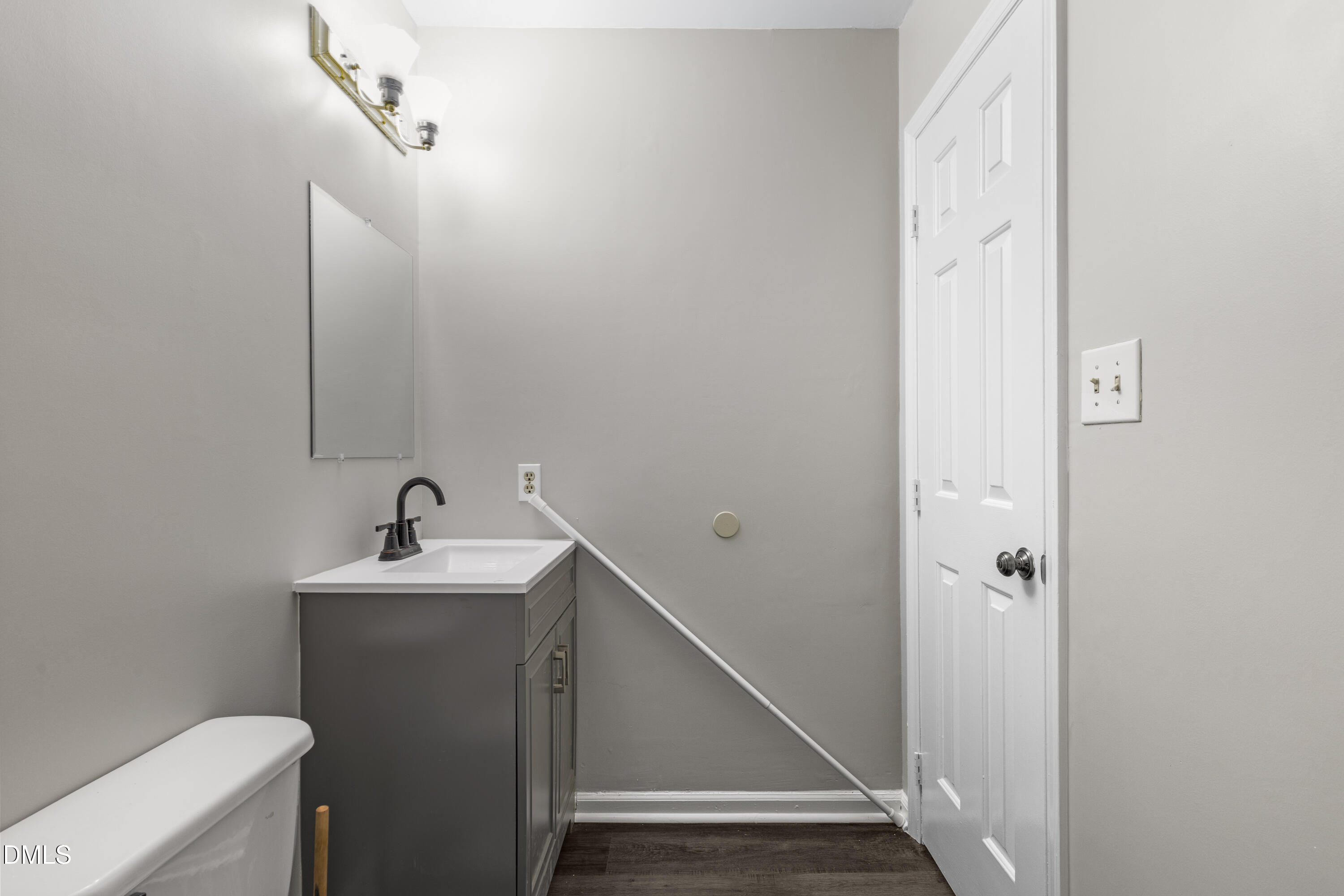 4715 Mallory Court Property Photo 10