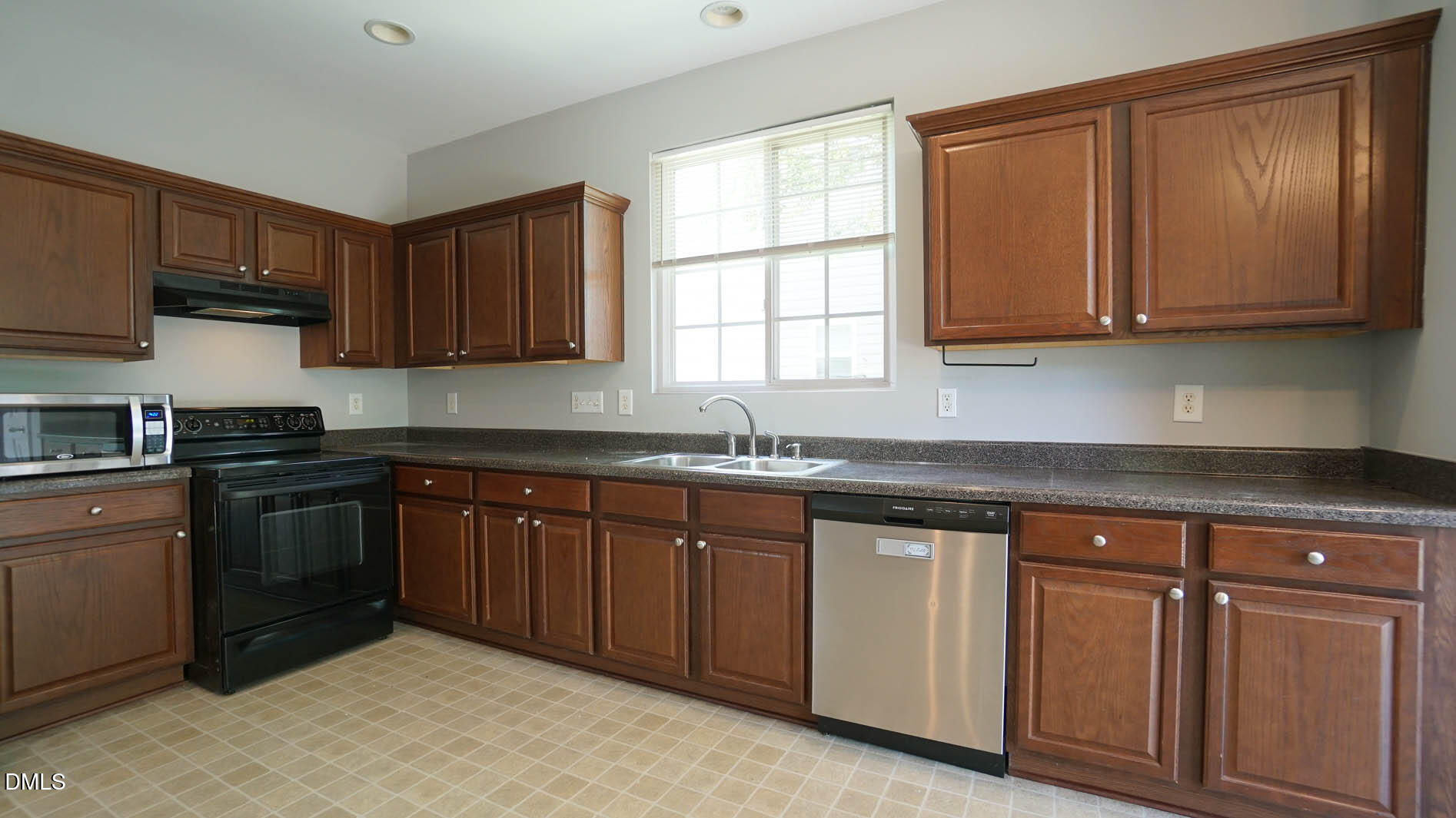 140 Bellfare Drive Property Photo 15