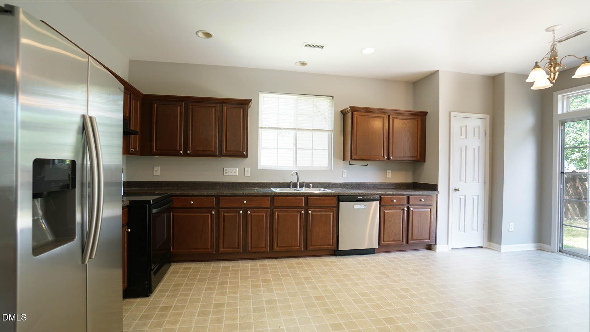 140 Bellfare Drive Property Photo 16