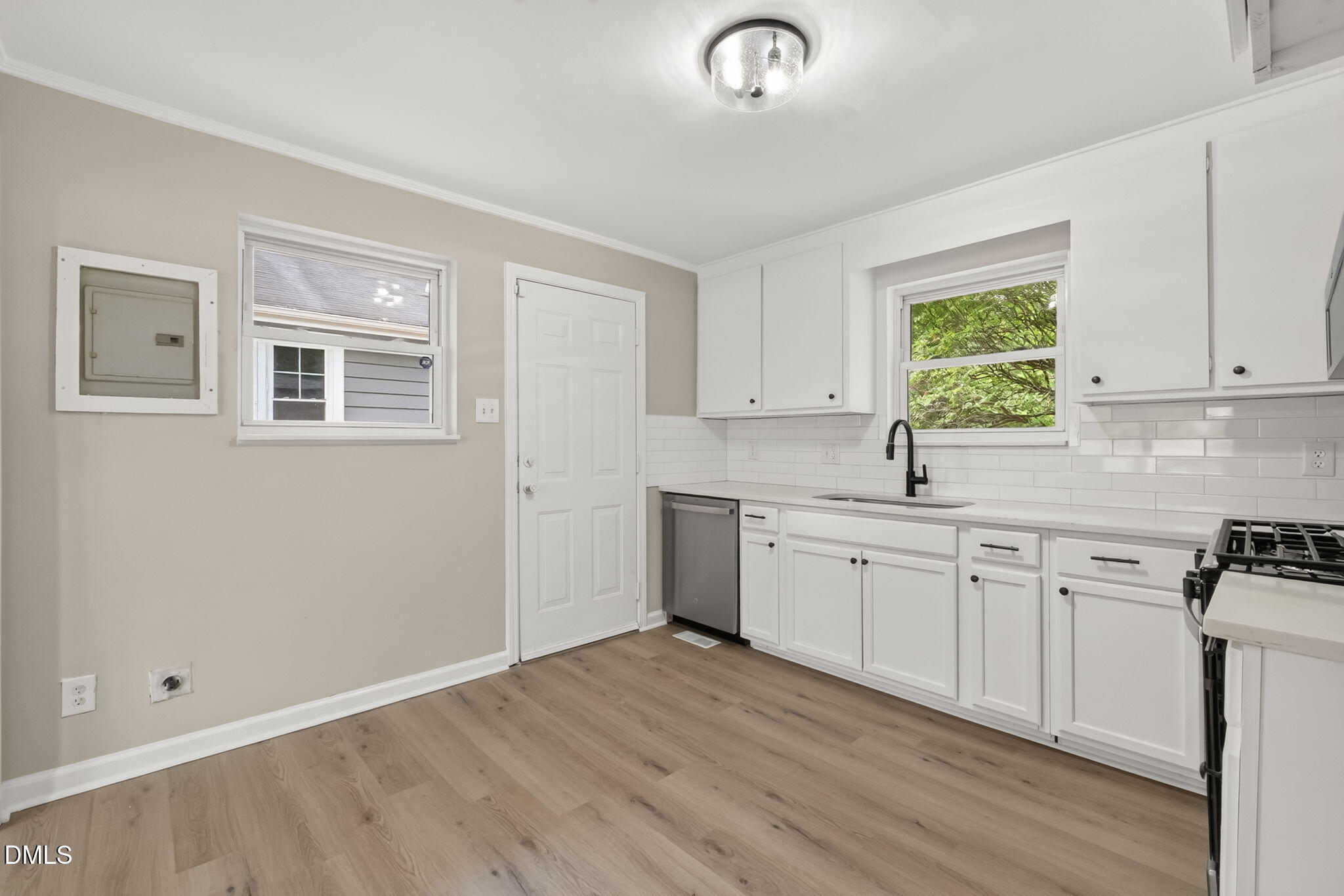 1309 N Hyde Park Avenue Property Photo 6