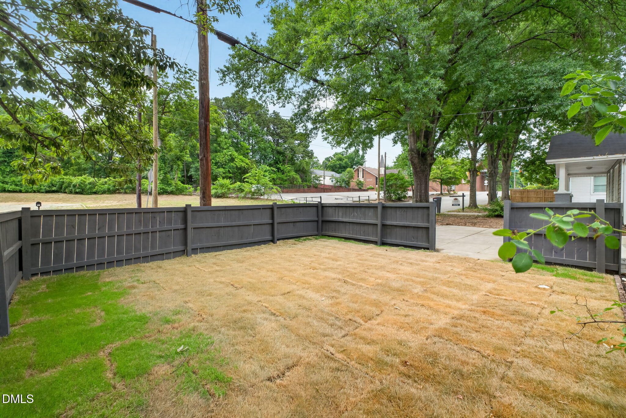 1309 N Hyde Park Avenue Property Photo 8