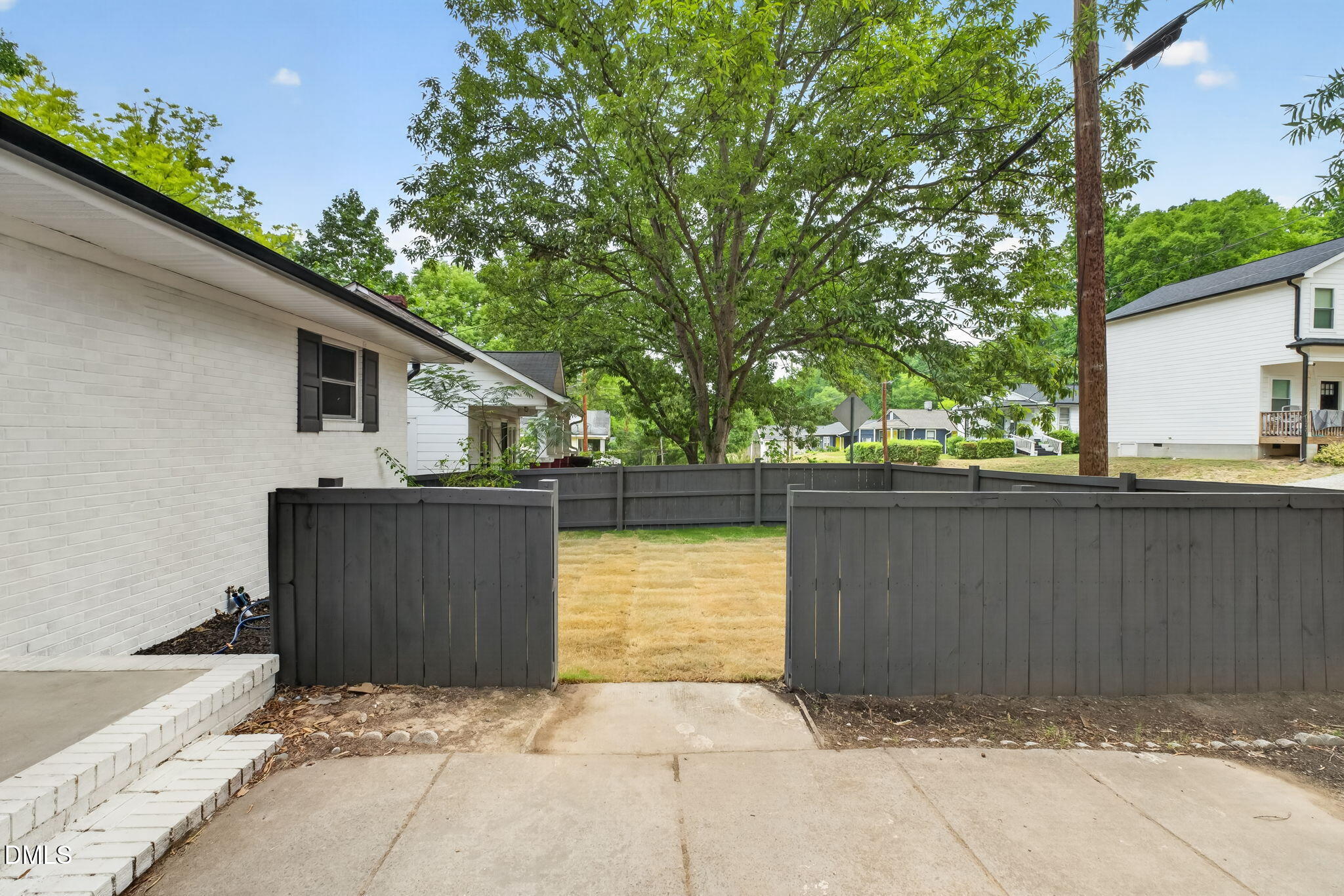 1309 N Hyde Park Avenue Property Photo 9