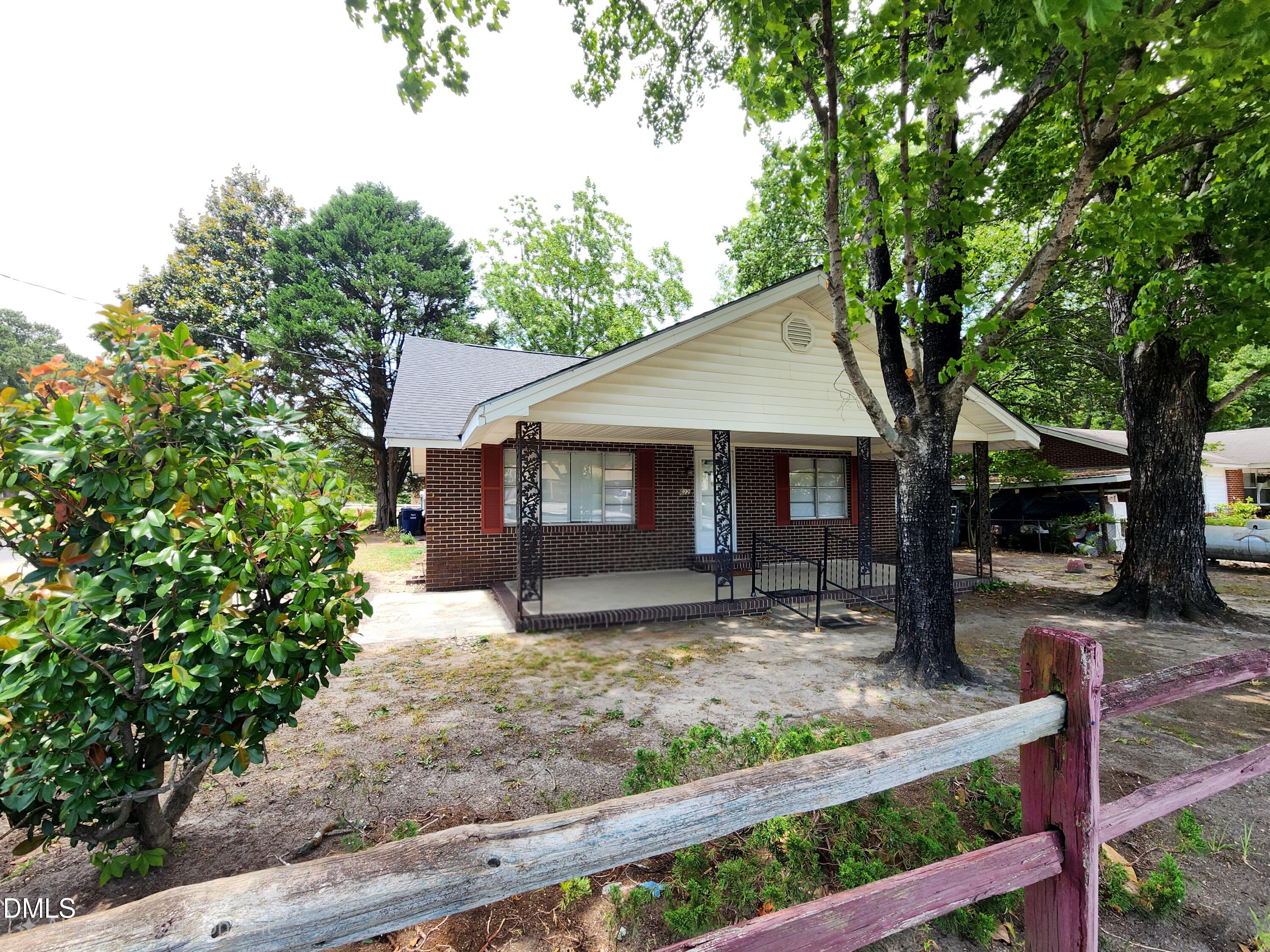 1622 S Brightleaf Boulevard Property Photo 2