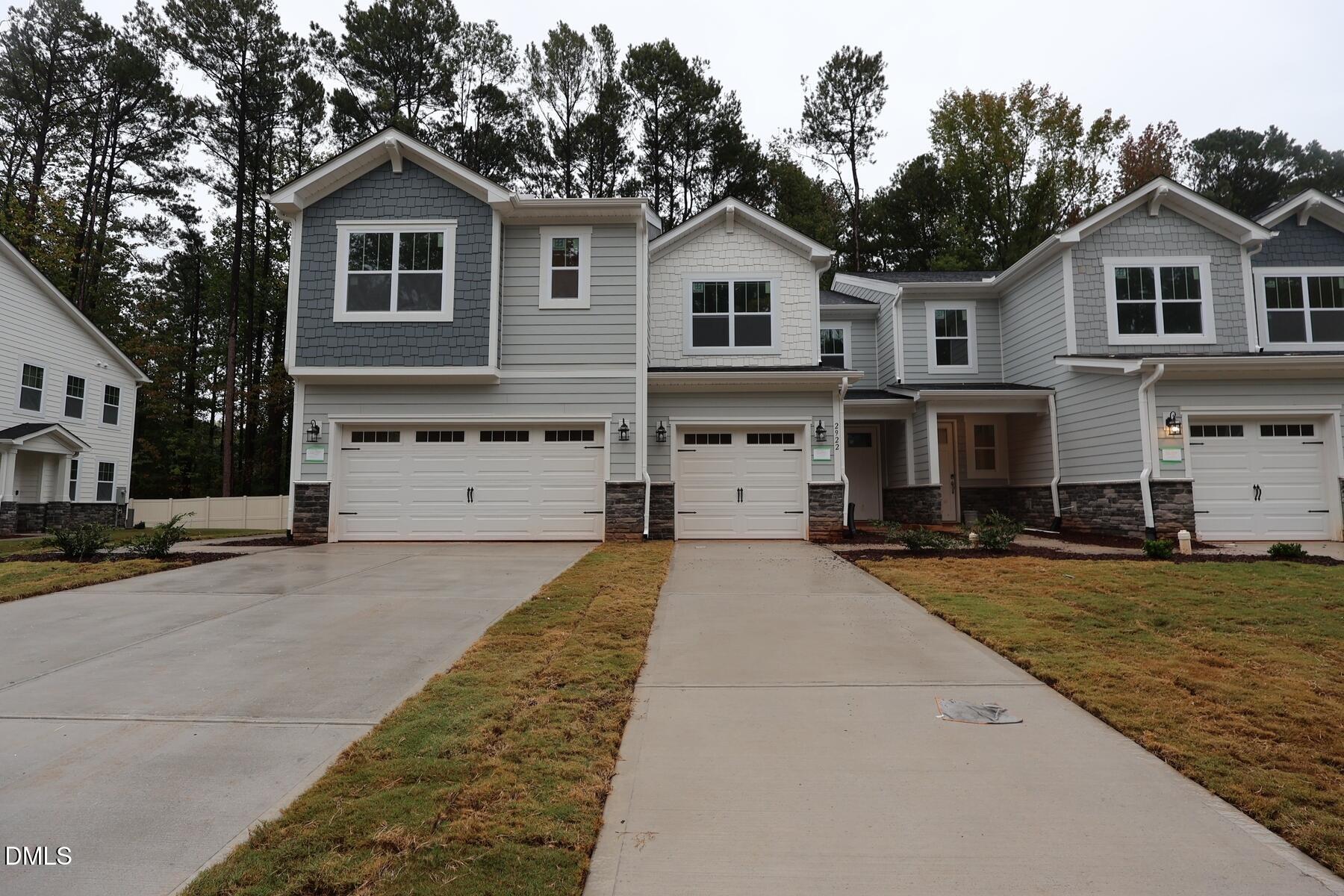 2922 Spring Manor Way Property Photo 3