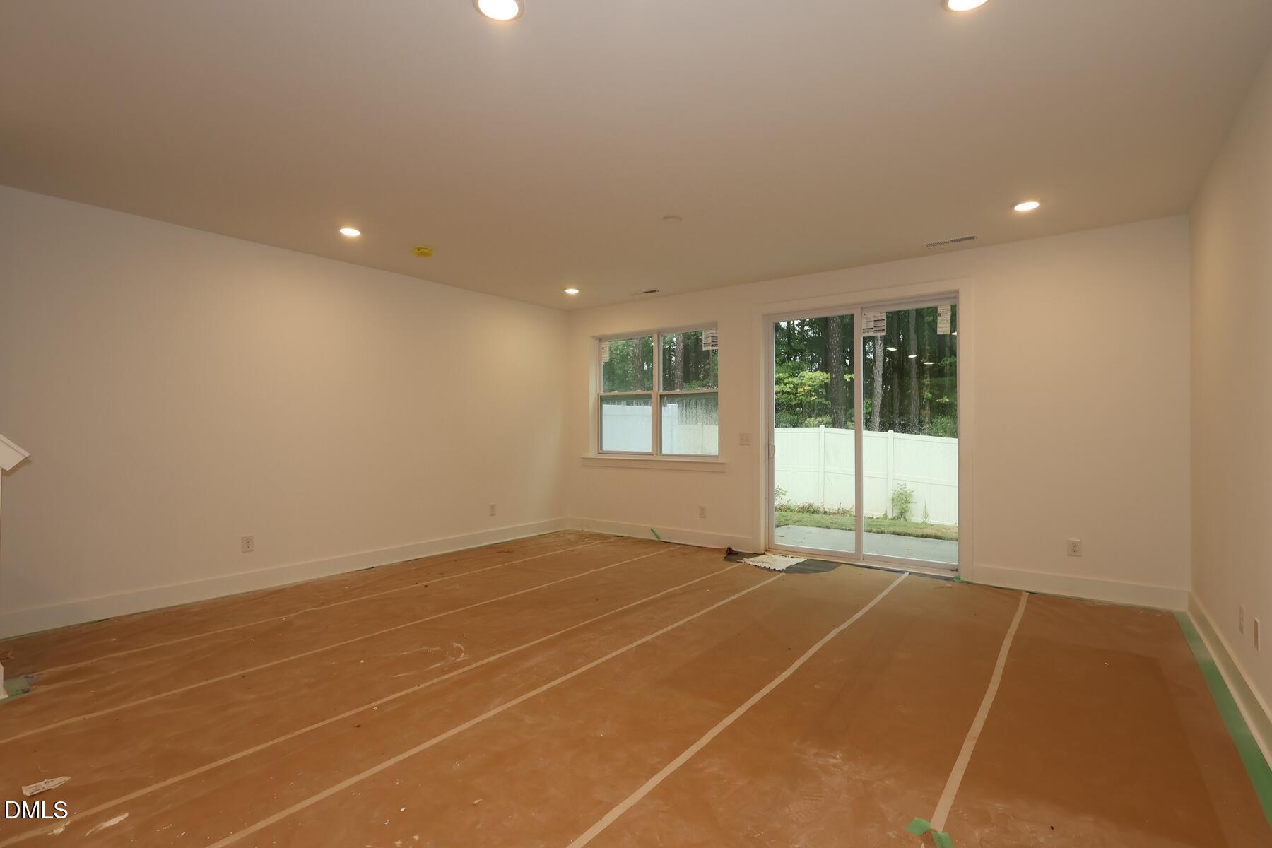 2920 Spring Manor Way Property Photo 8