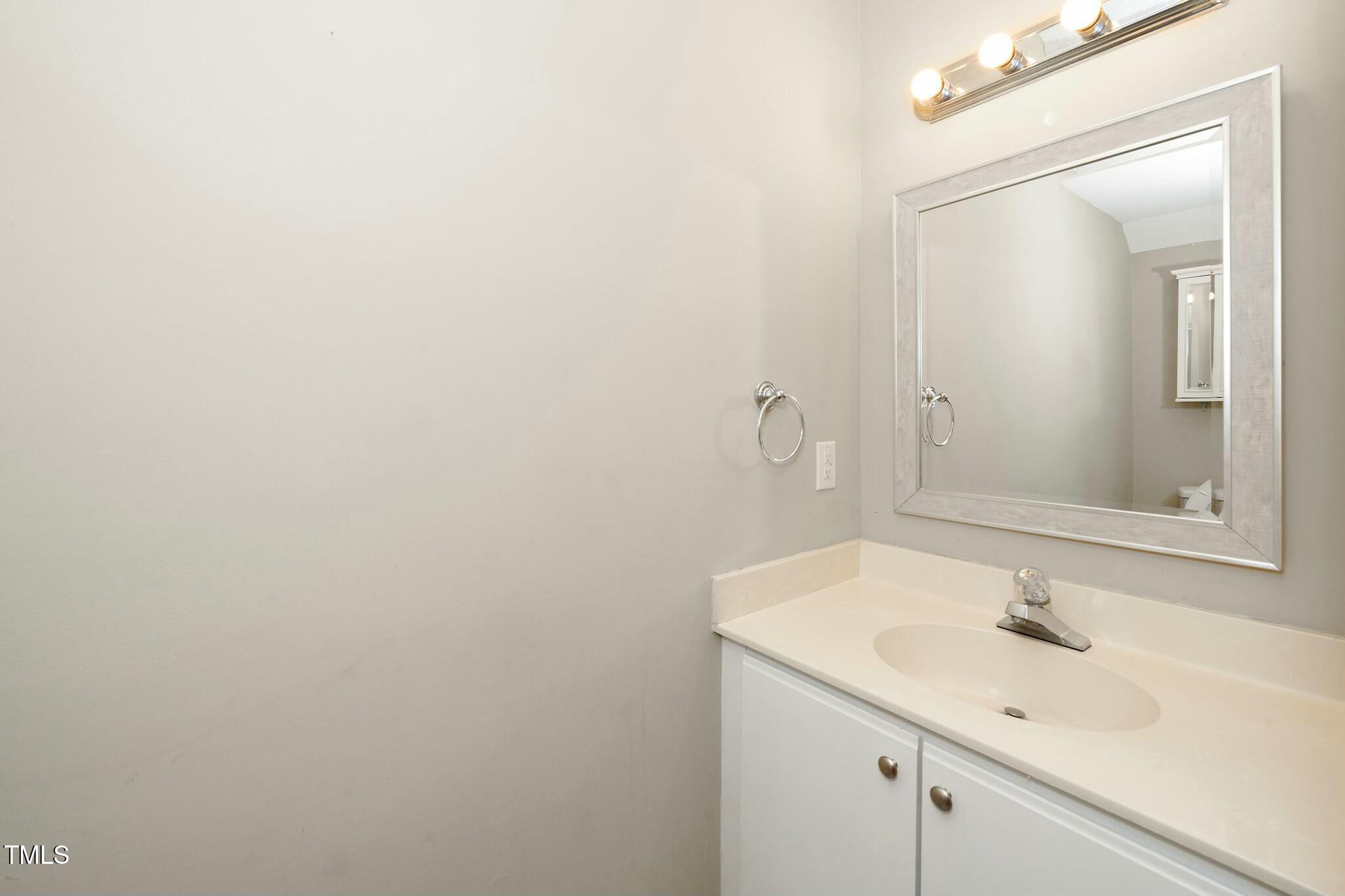 6011 Winterpointe Lane Property Photo 10