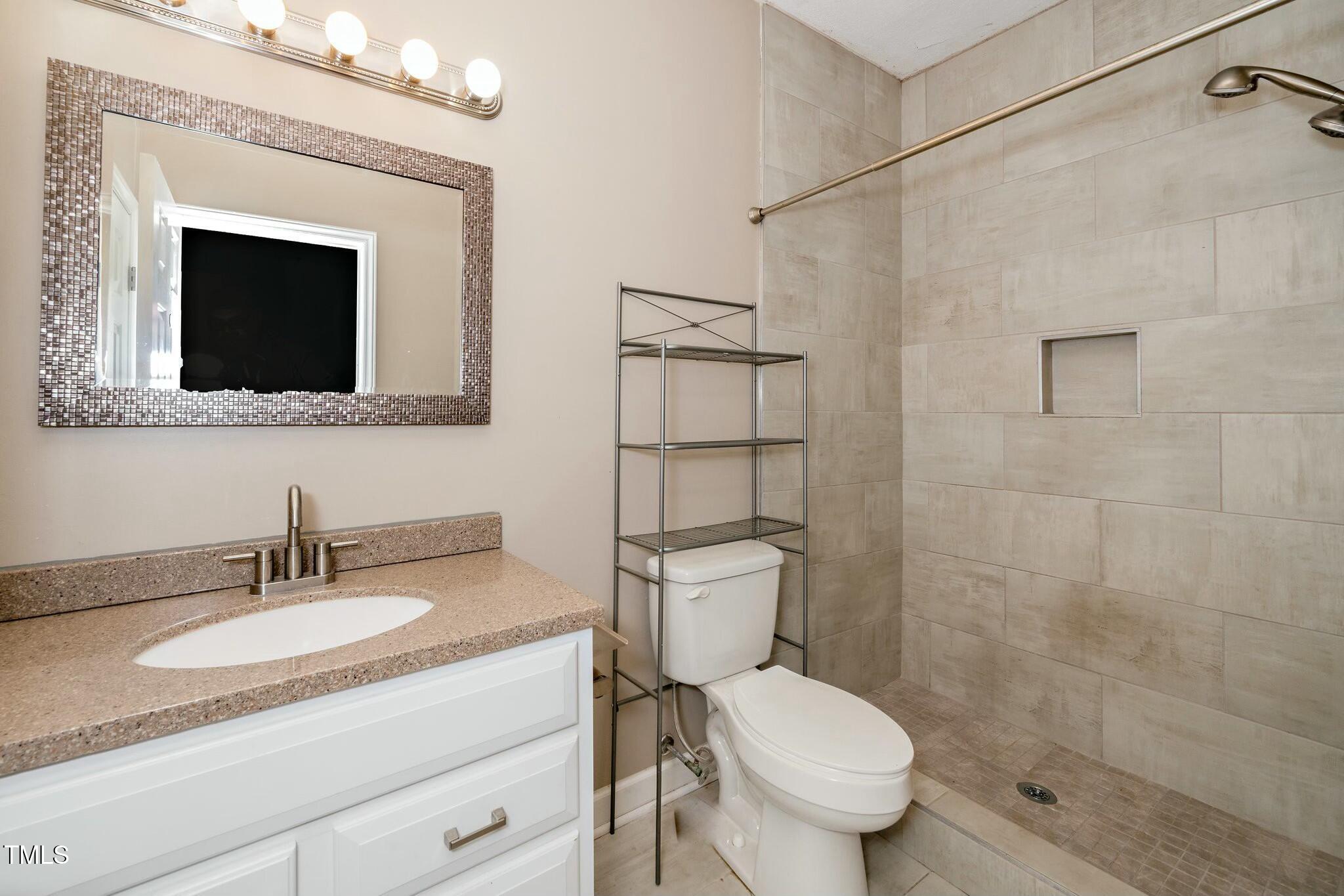 6011 Winterpointe Lane Property Photo 12