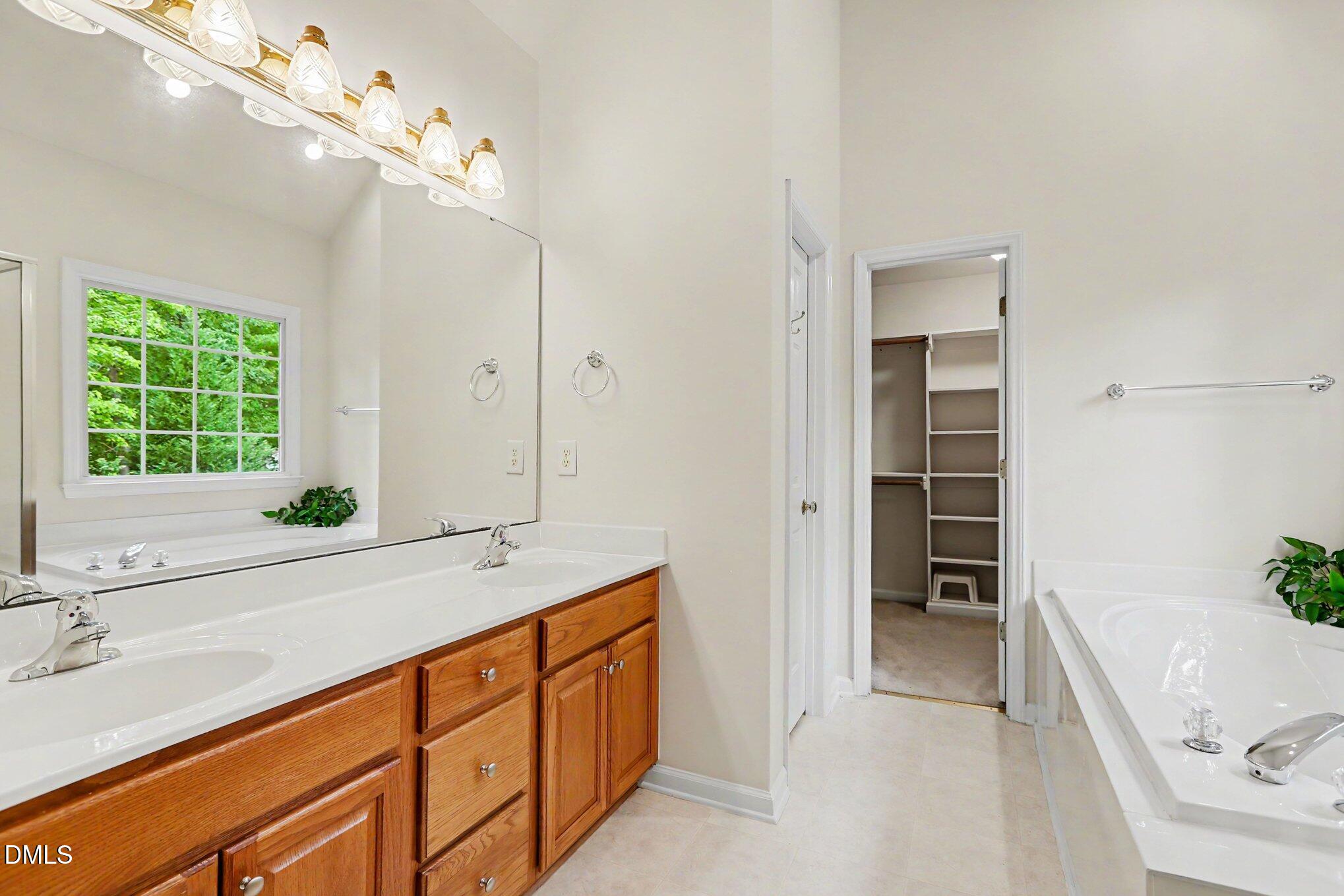 1810 Turning Leaf Lane Property Photo 22