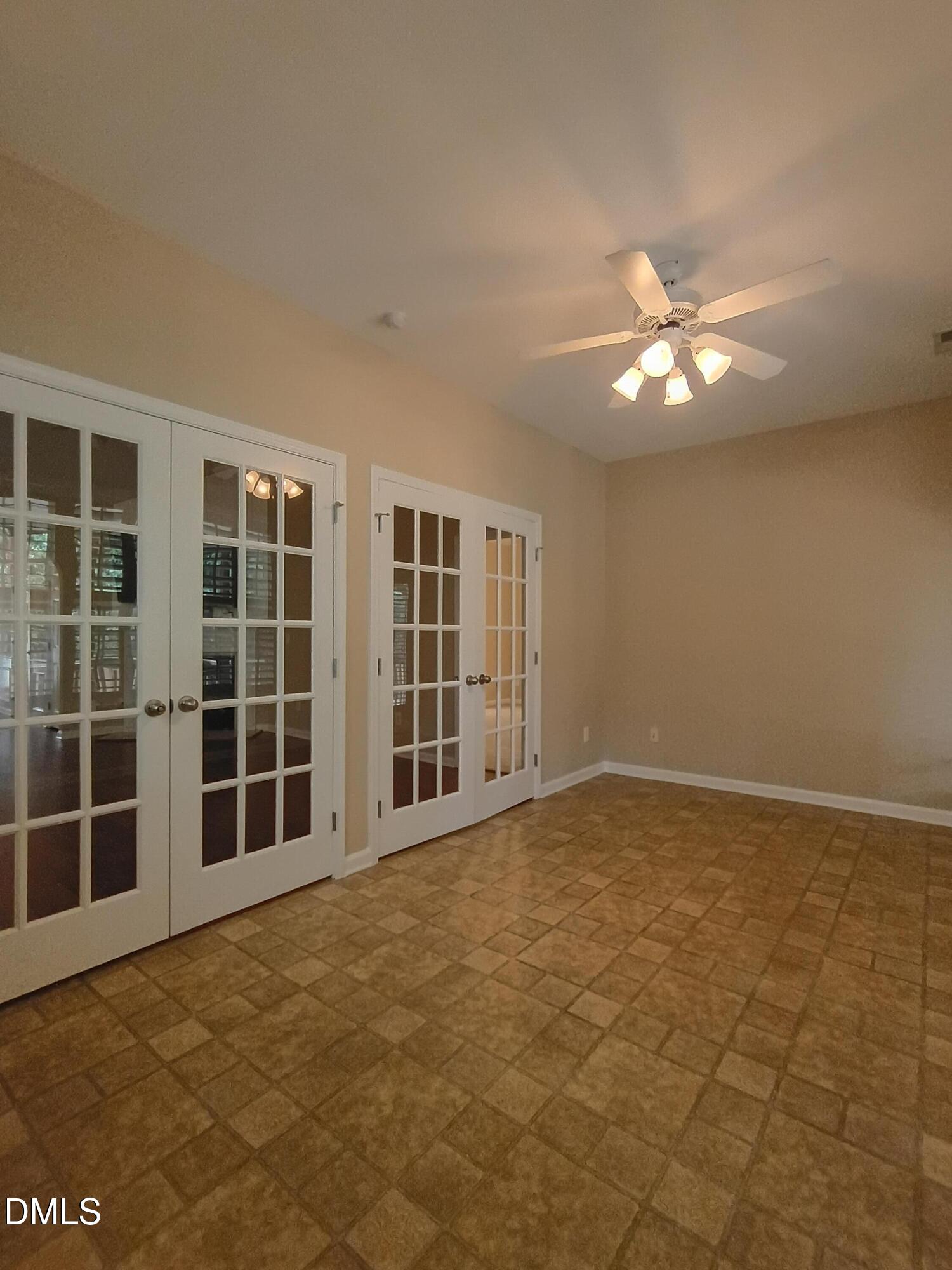 2825 Margot's Avenue Property Photo 29