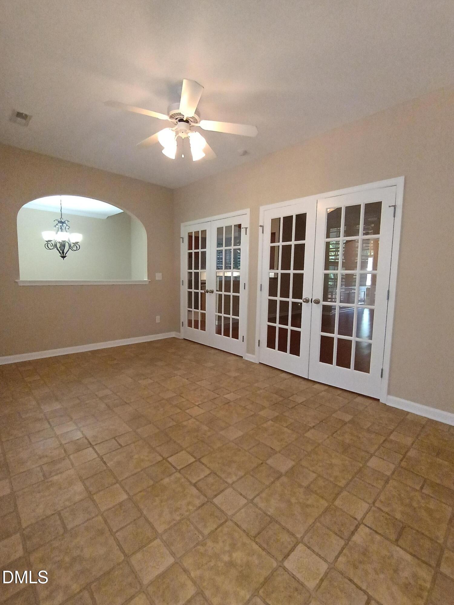 2825 Margot's Avenue Property Photo 30