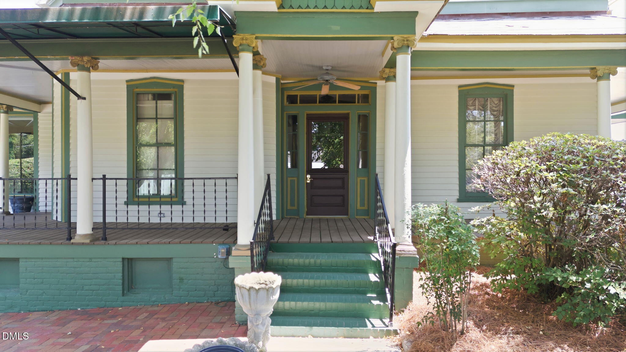 201 E Hill Street Property Photo 19