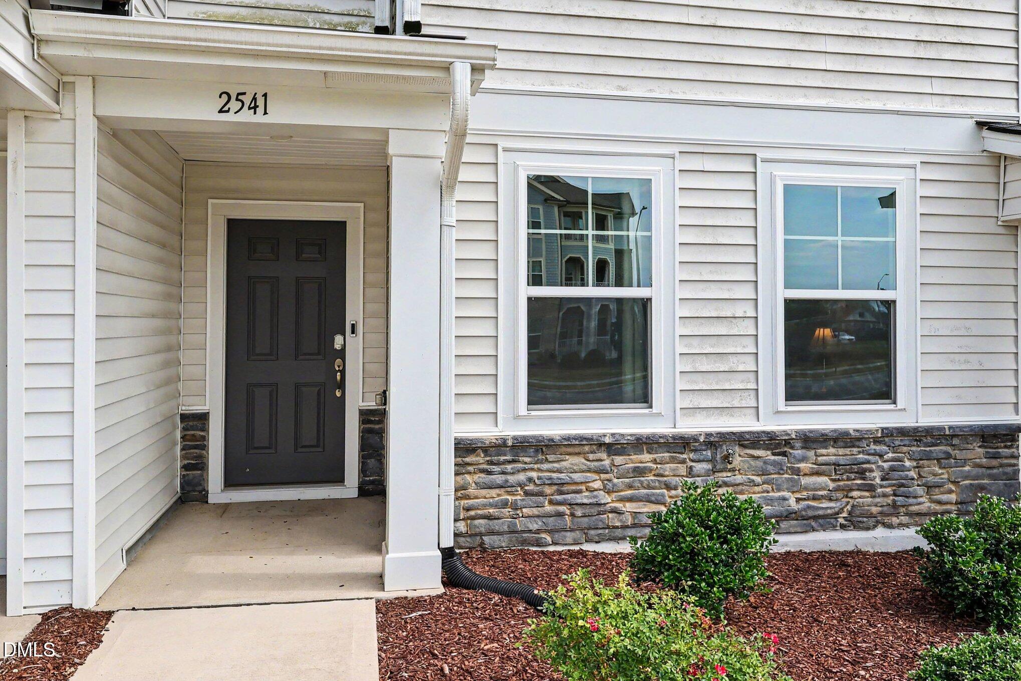 2541 Kasota Lane
