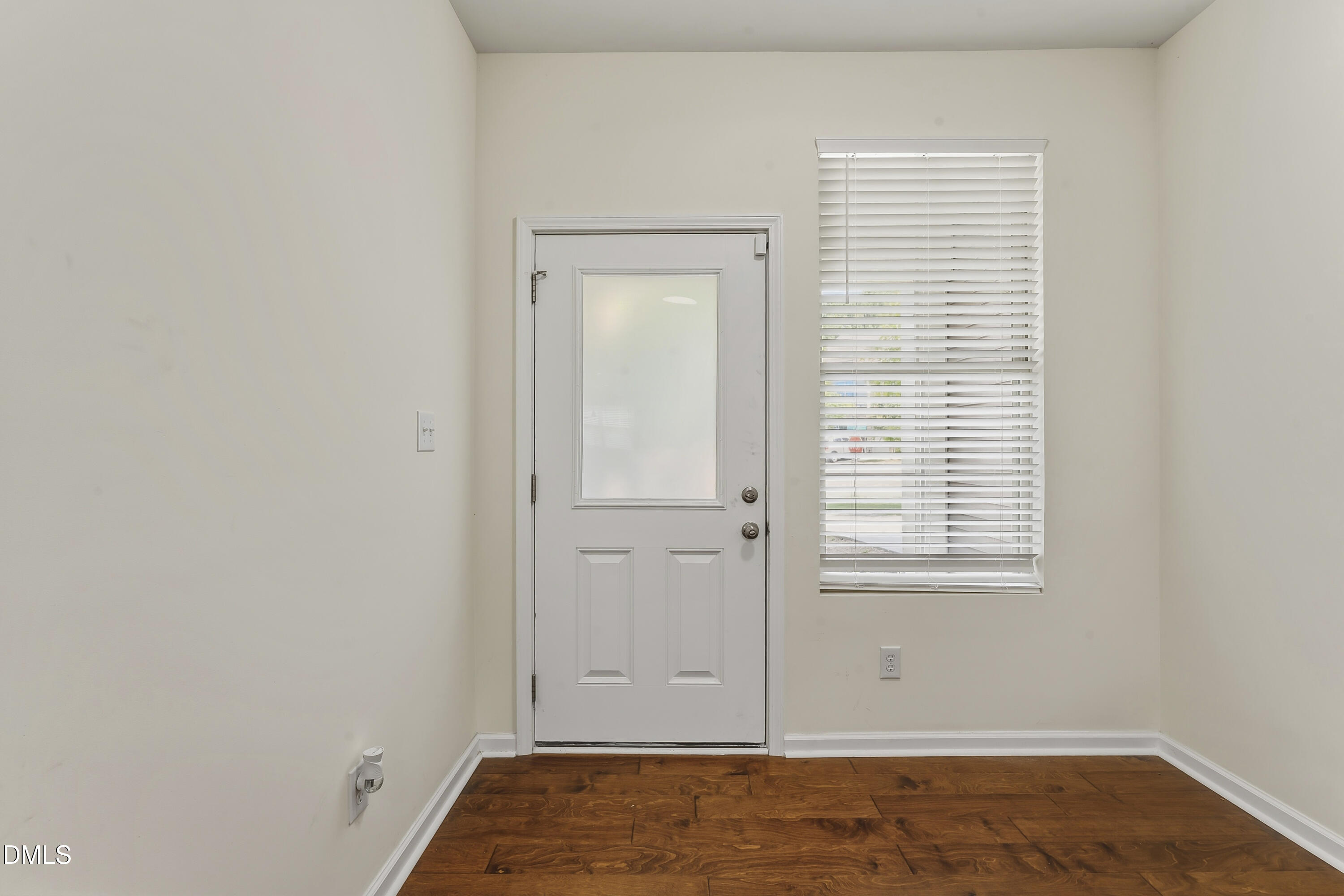 707 Davenbury Way Property Photo 5