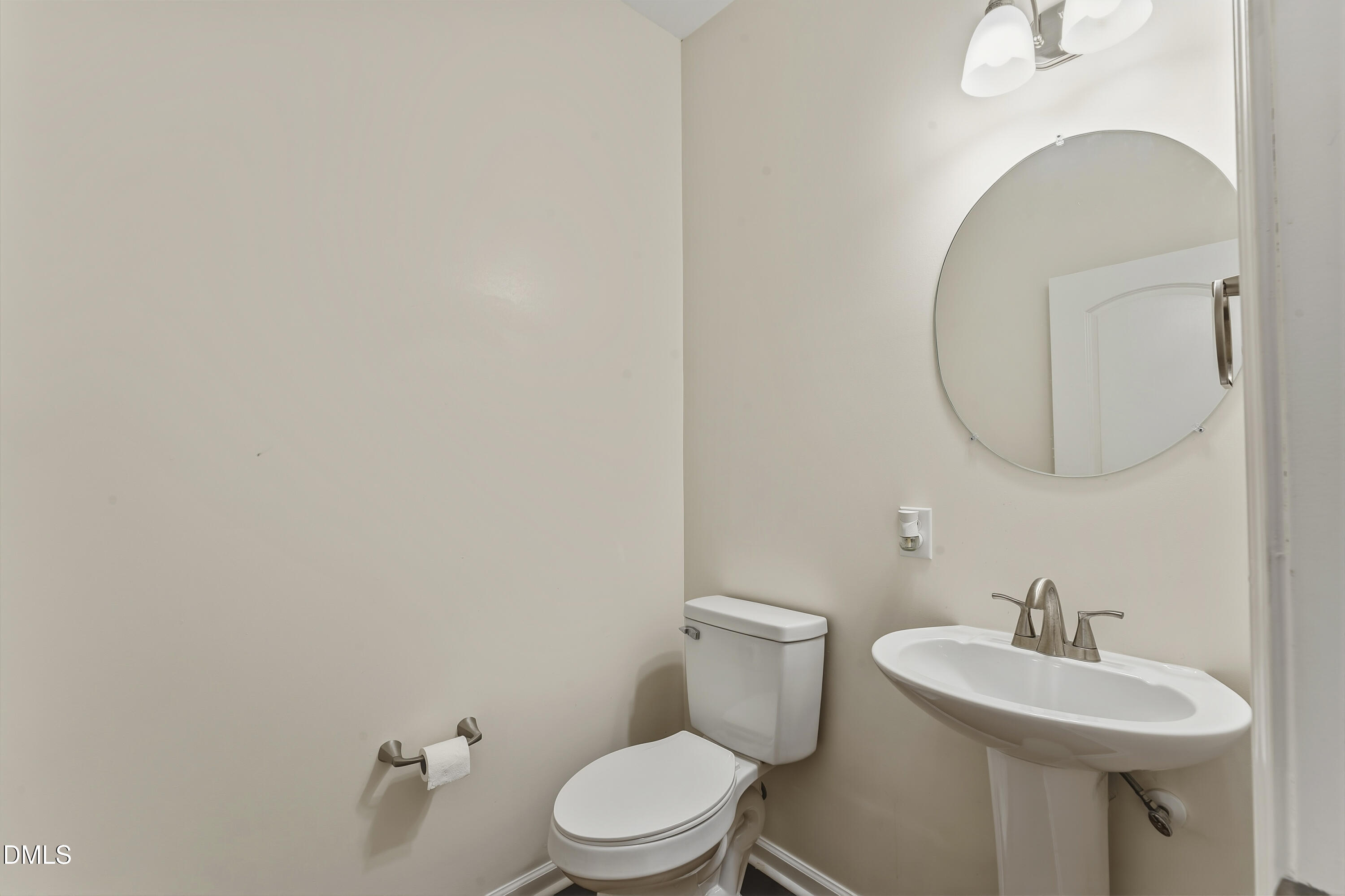 707 Davenbury Way Property Photo 7