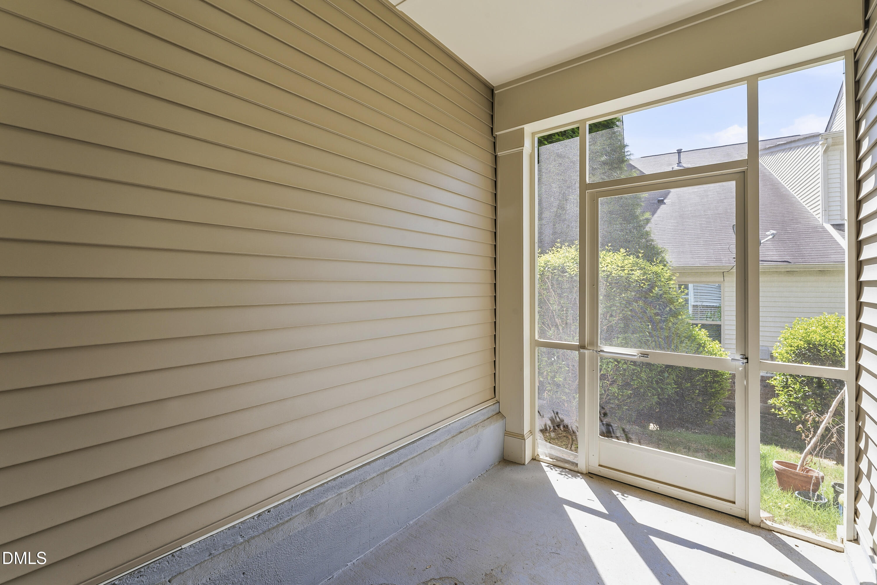 707 Davenbury Way Property Photo 14