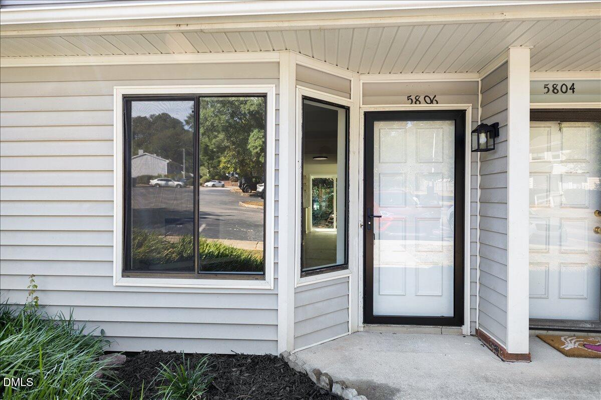 5806 Shady Grove Circle Property Photo 4