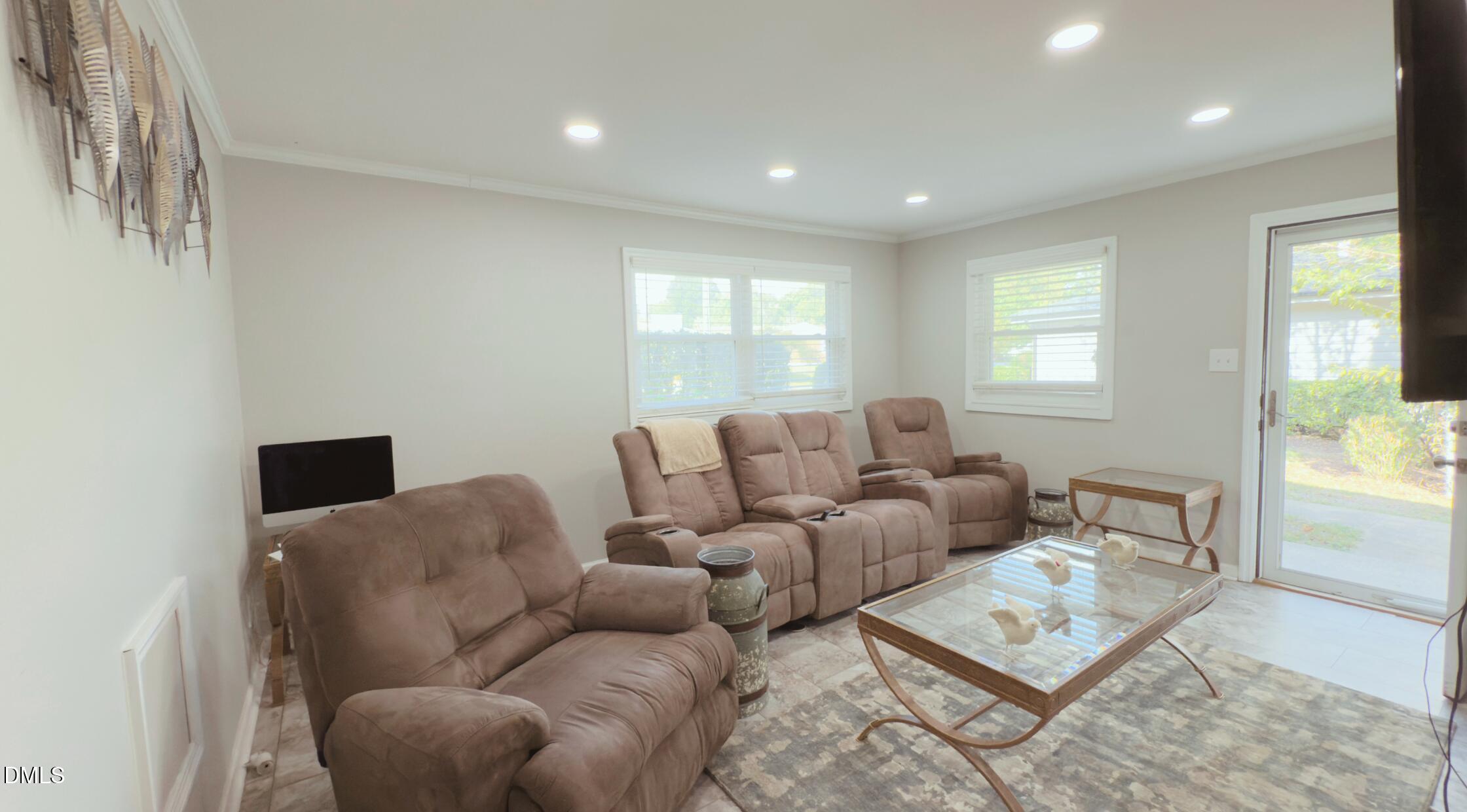 428 Walton Street Property Photo 2