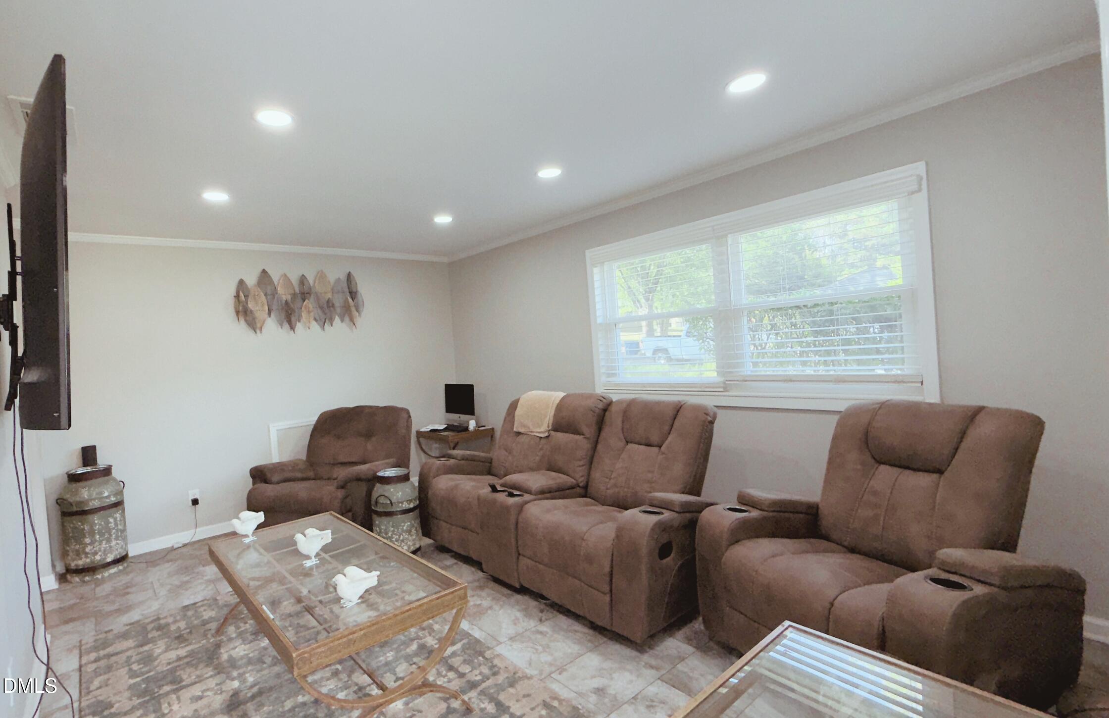 428 Walton Street Property Photo 3