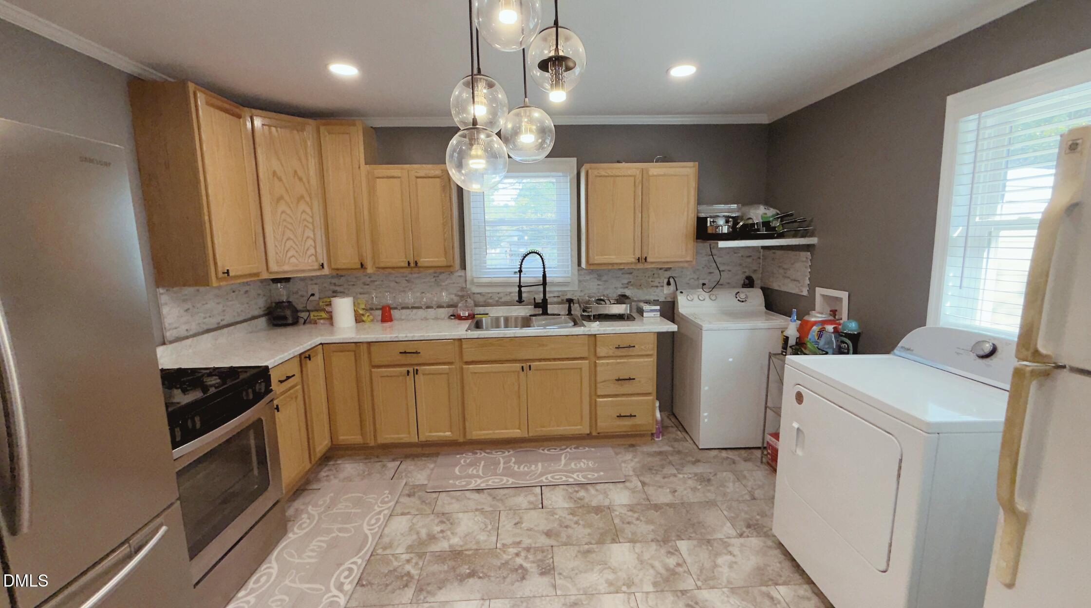 428 Walton Street Property Photo 5