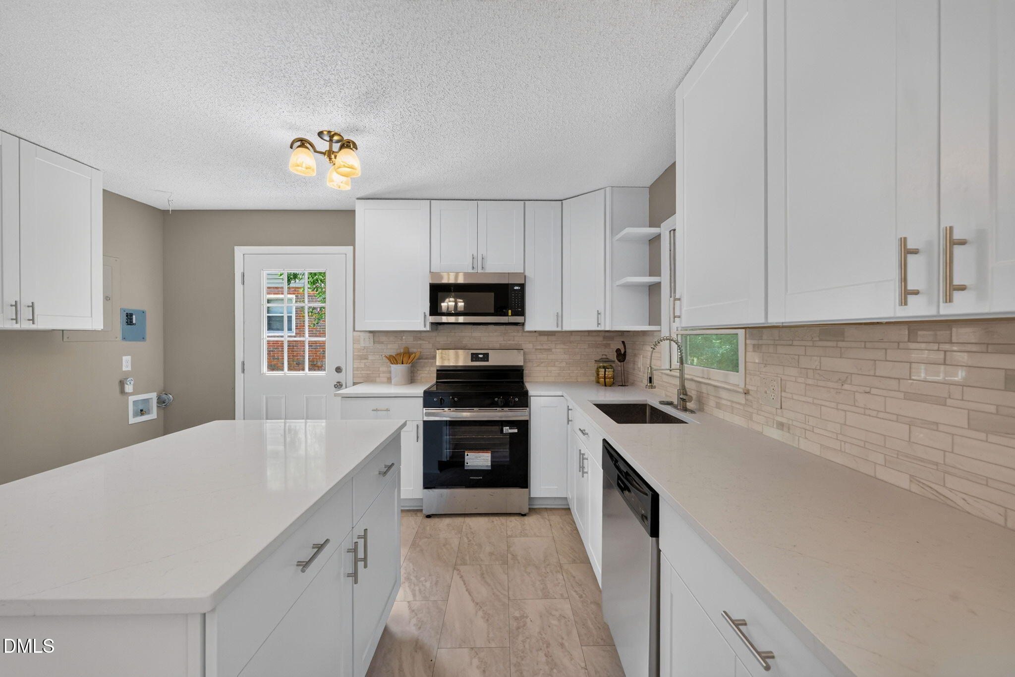 1513 N King Charles Road Property Photo 2