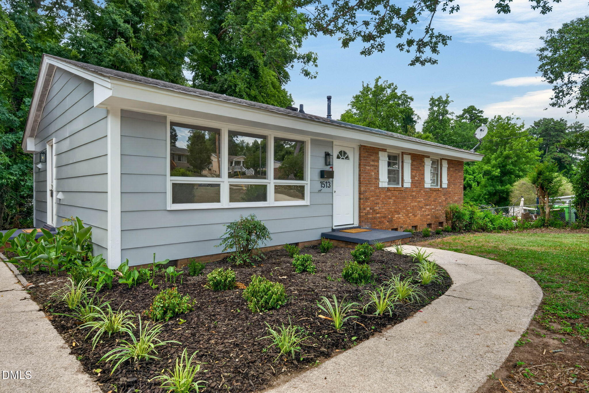 1513 N King Charles Road Property Photo 4