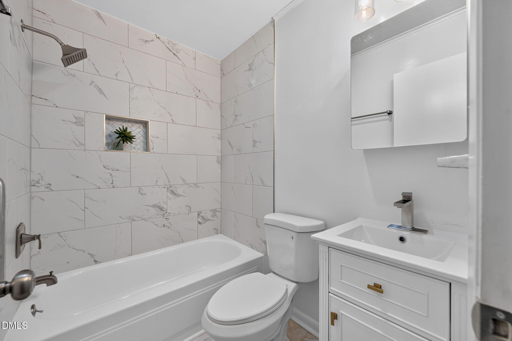 1513 N King Charles Road Property Photo 12