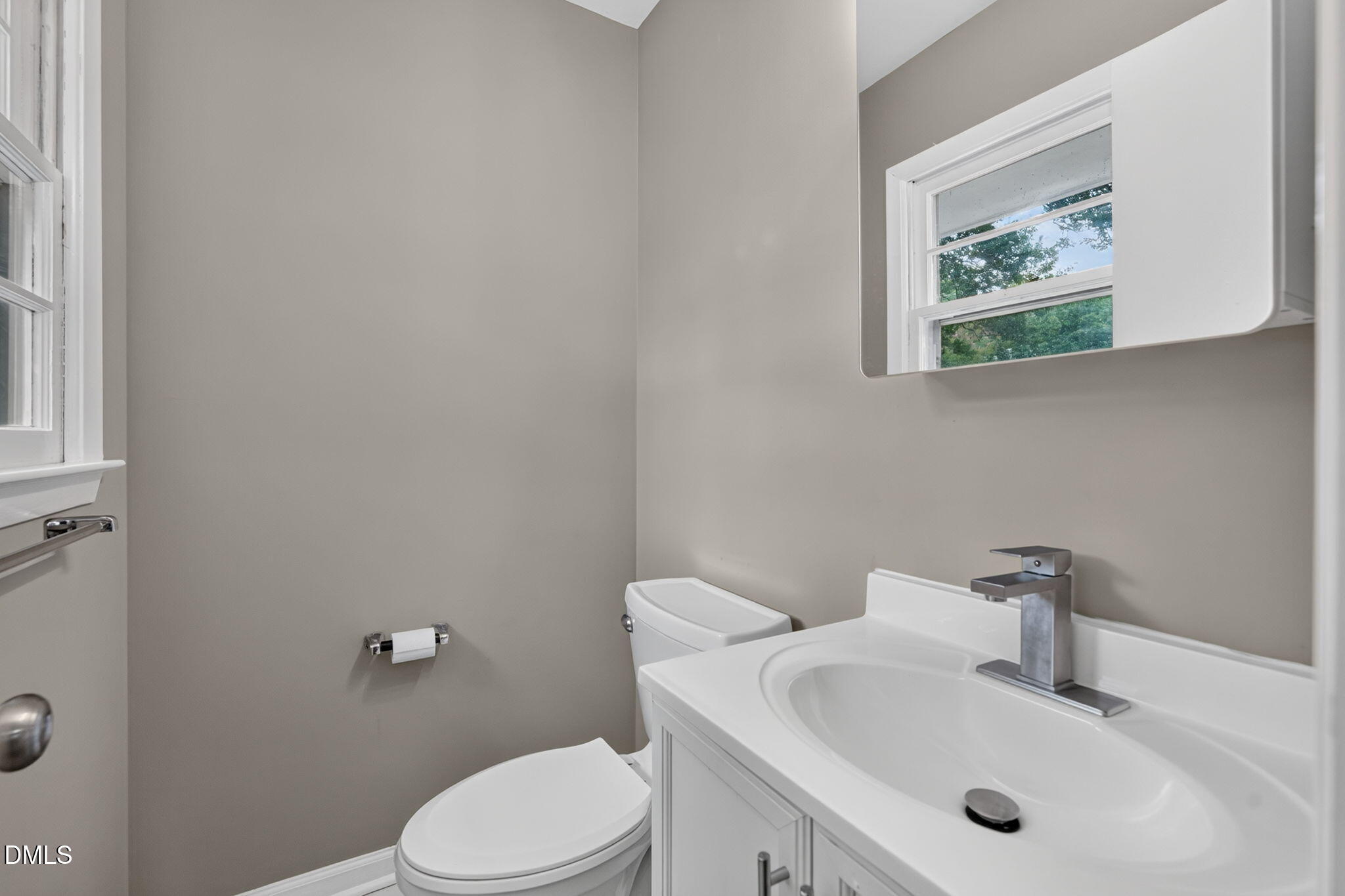 1513 N King Charles Road Property Photo 17