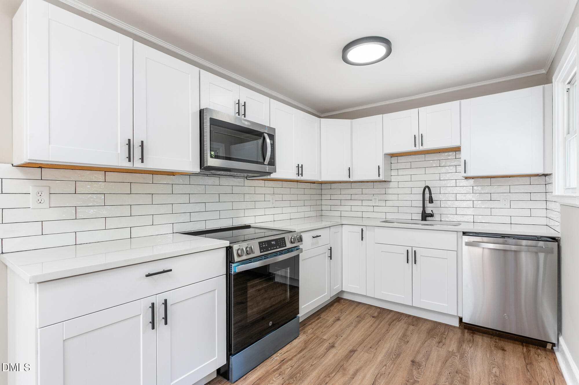 609 E Maynard Avenue Property Photo 11