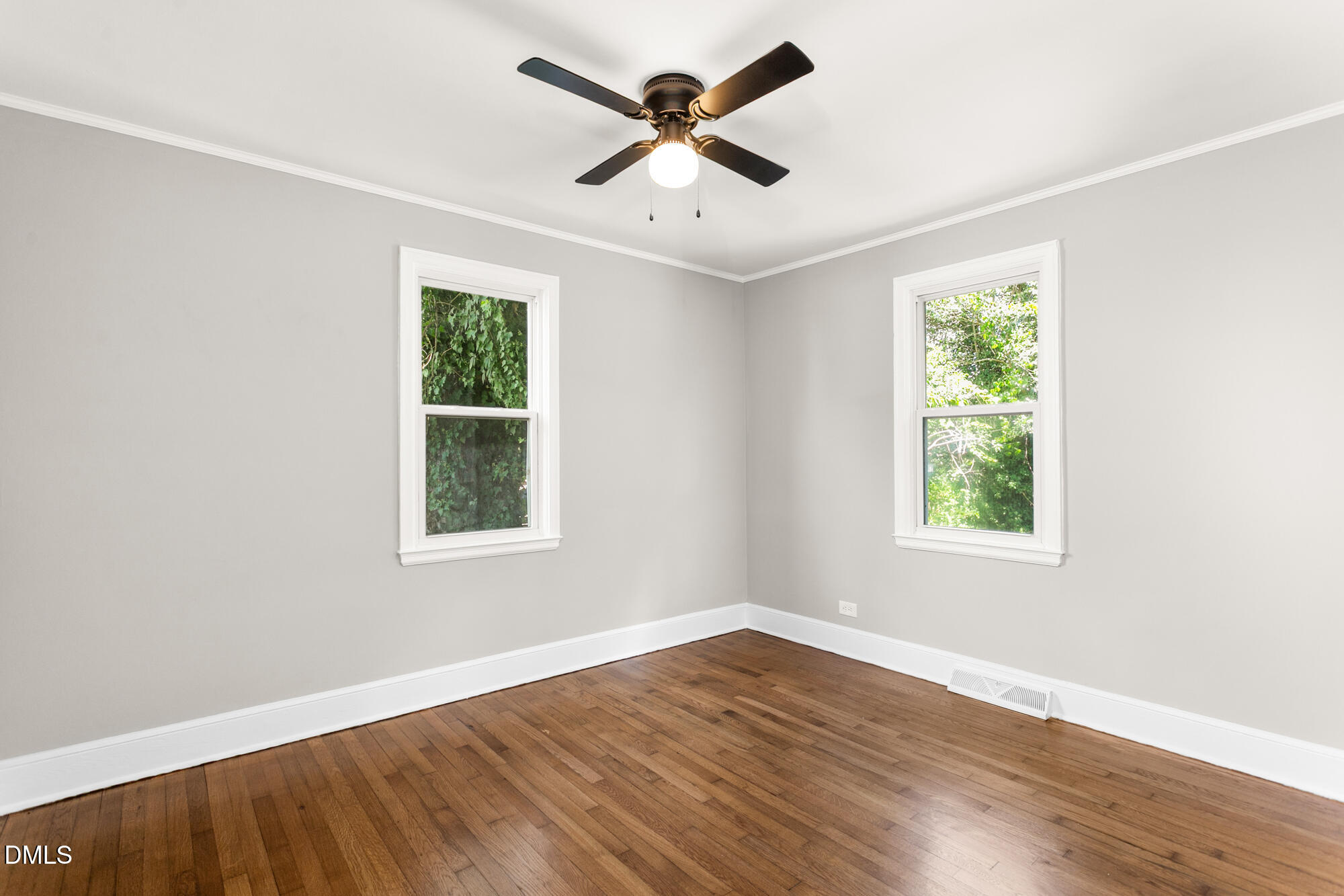 609 E Maynard Avenue Property Photo 17