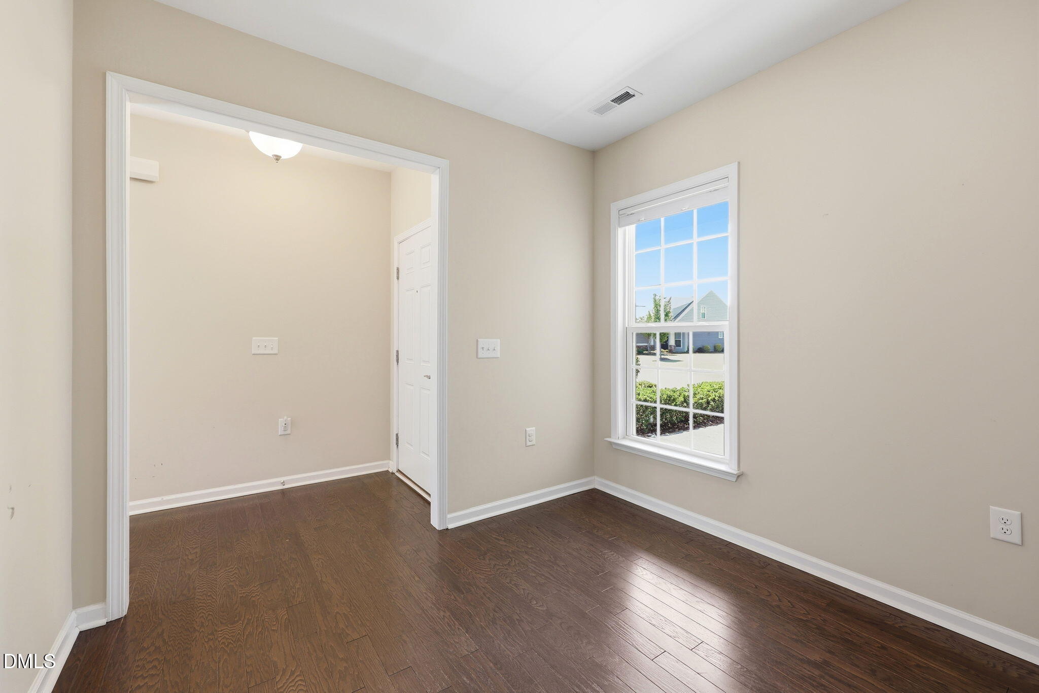 1202 E Rosedale Creek Drive Property Photo 3