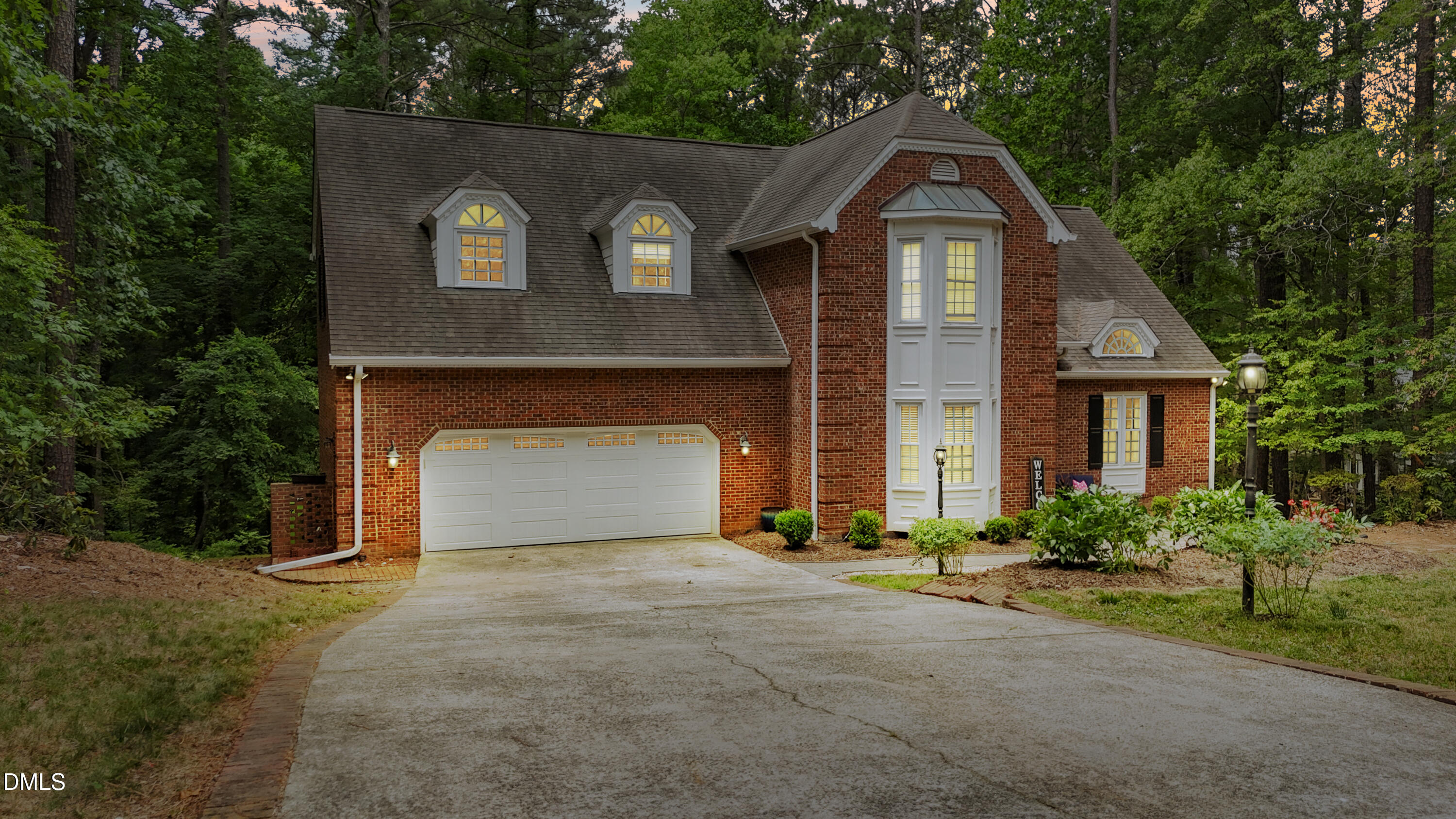 5517 N Hawthorne Way Property Photo 1