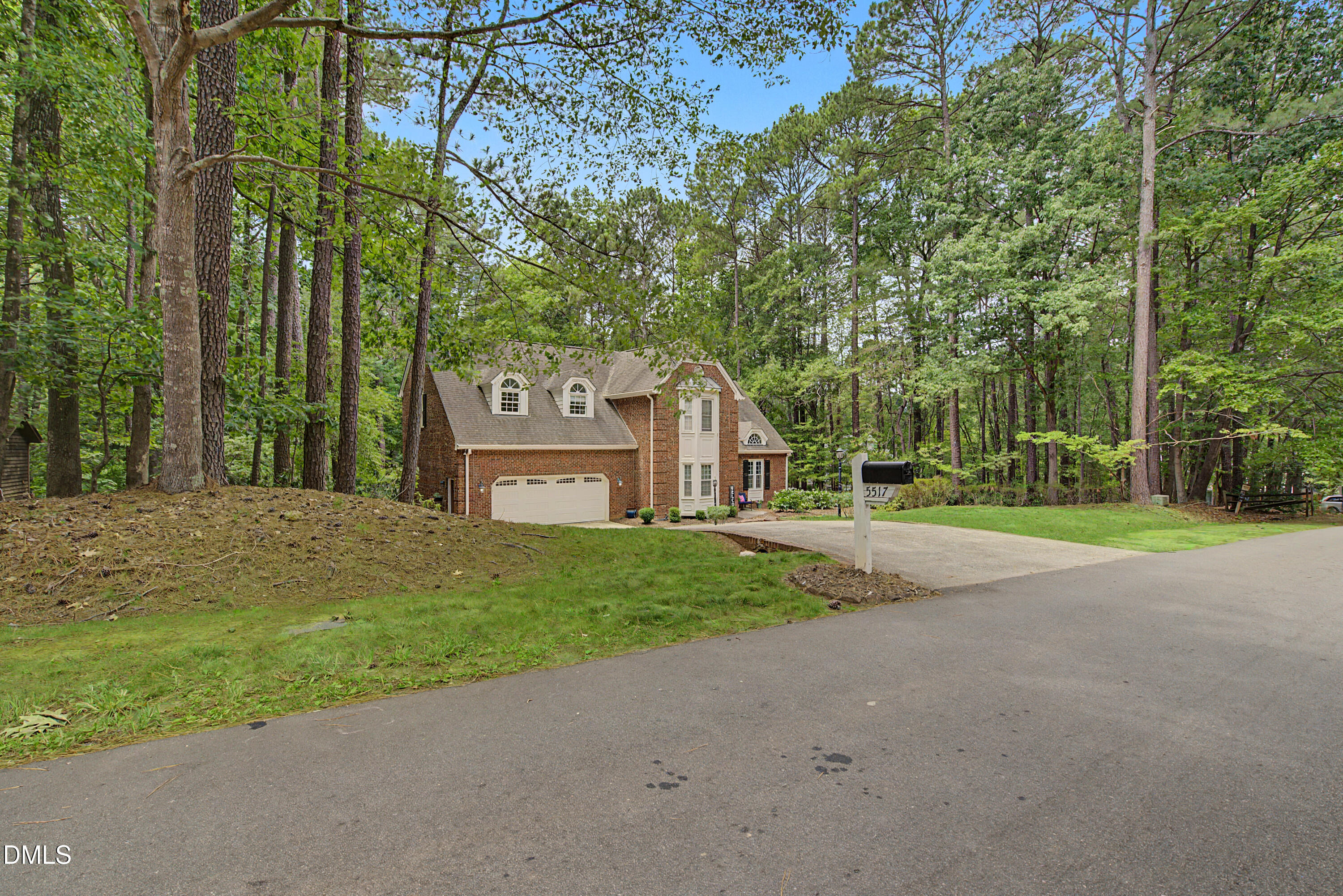 5517 N Hawthorne Way Property Photo 3