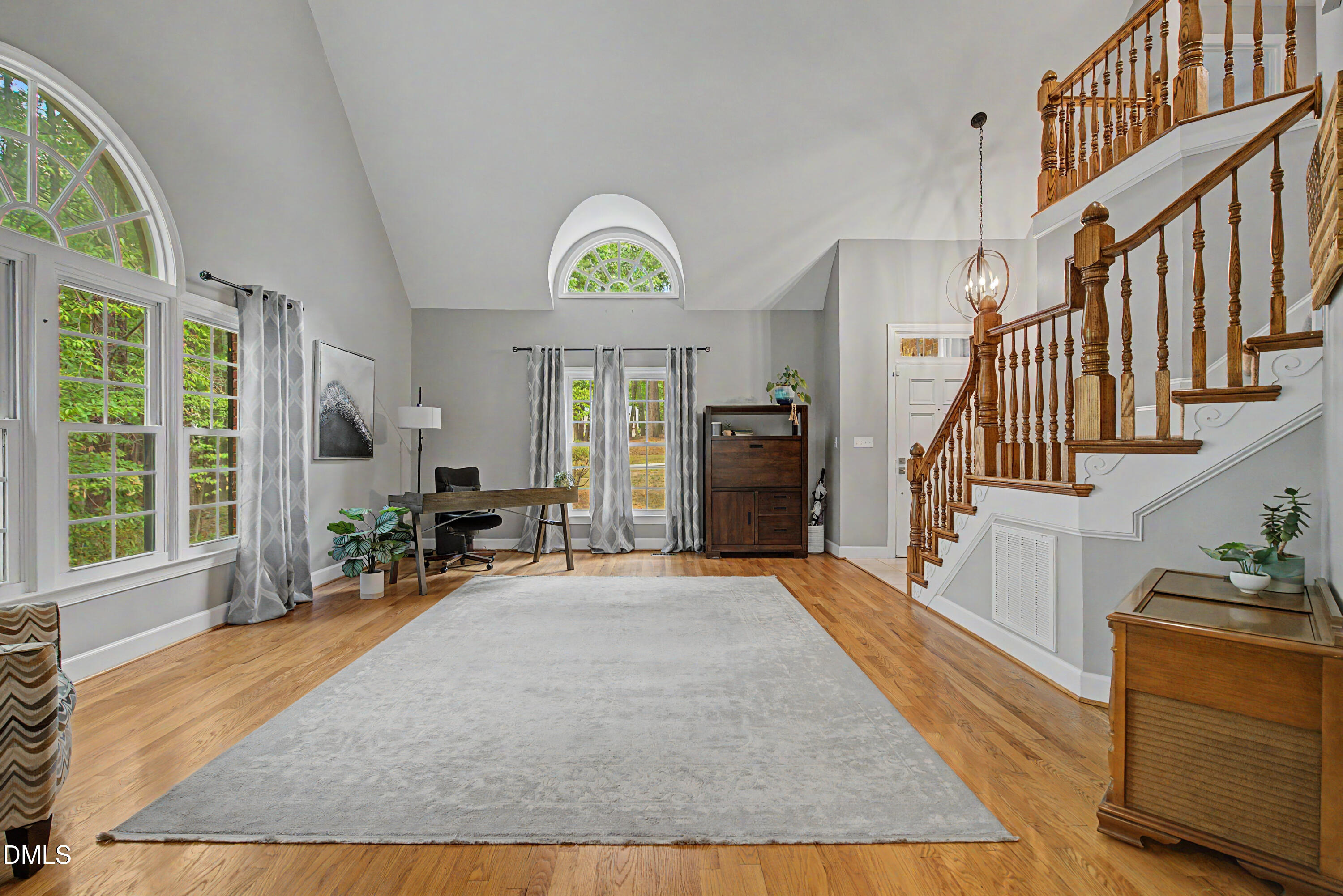 5517 N Hawthorne Way Property Photo 6