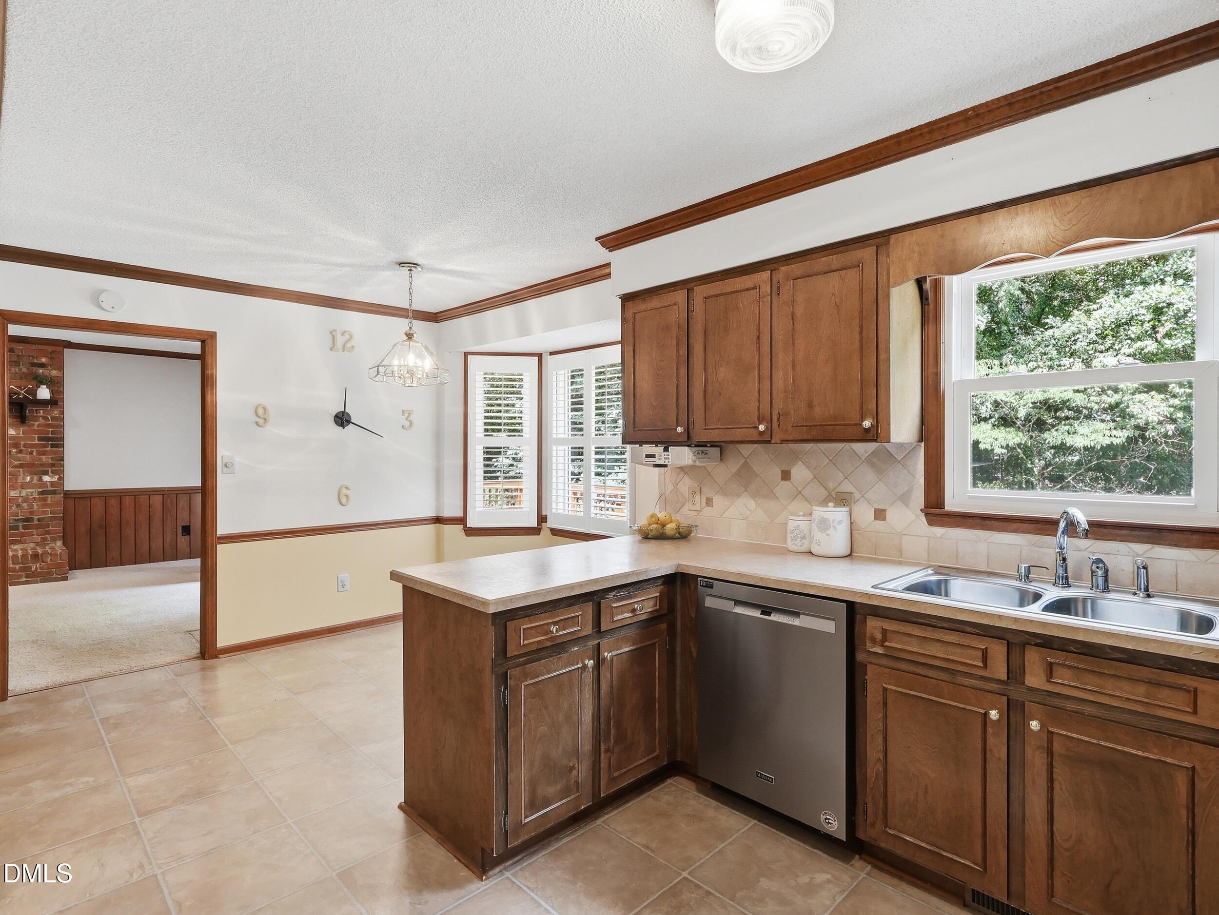 7312 Deer Track Drive Property Photo 5