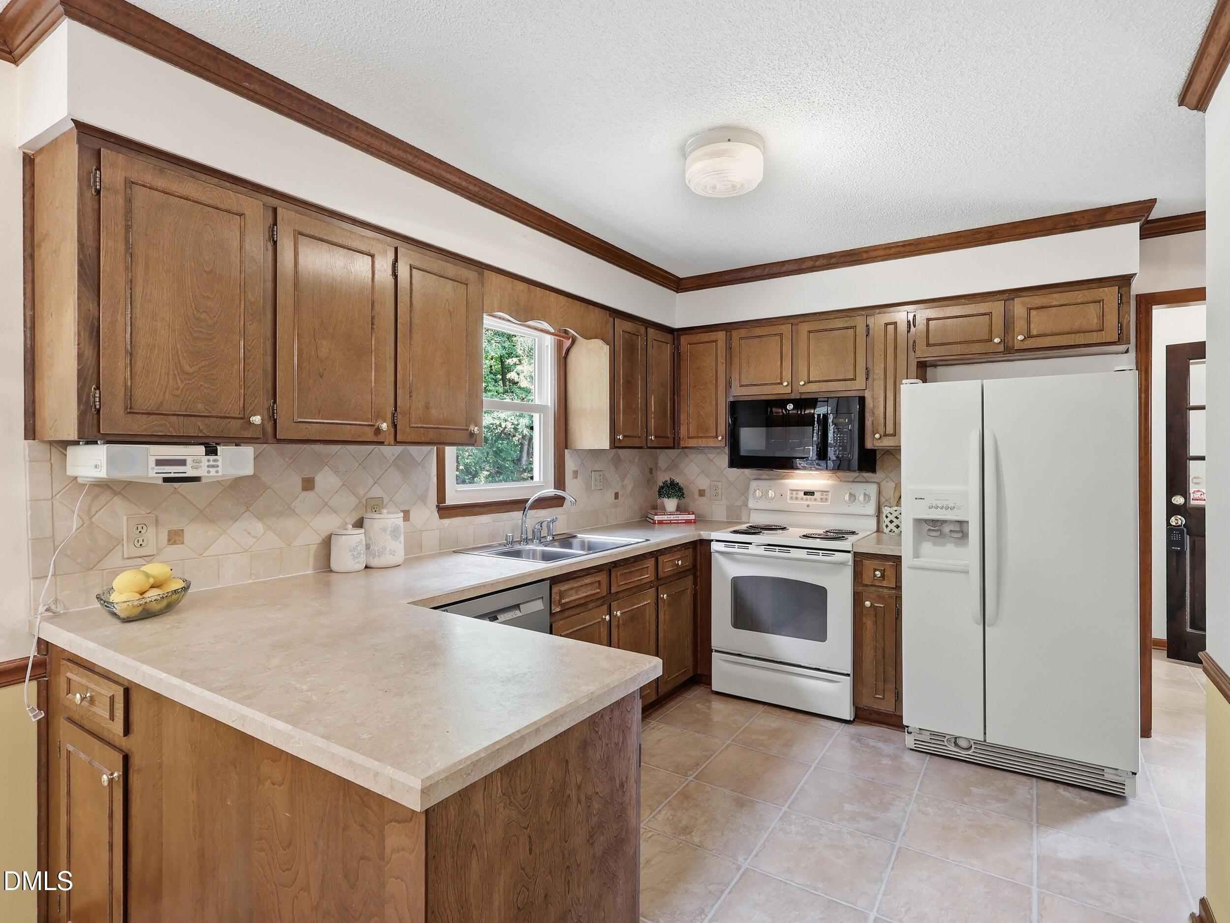 7312 Deer Track Drive Property Photo 6