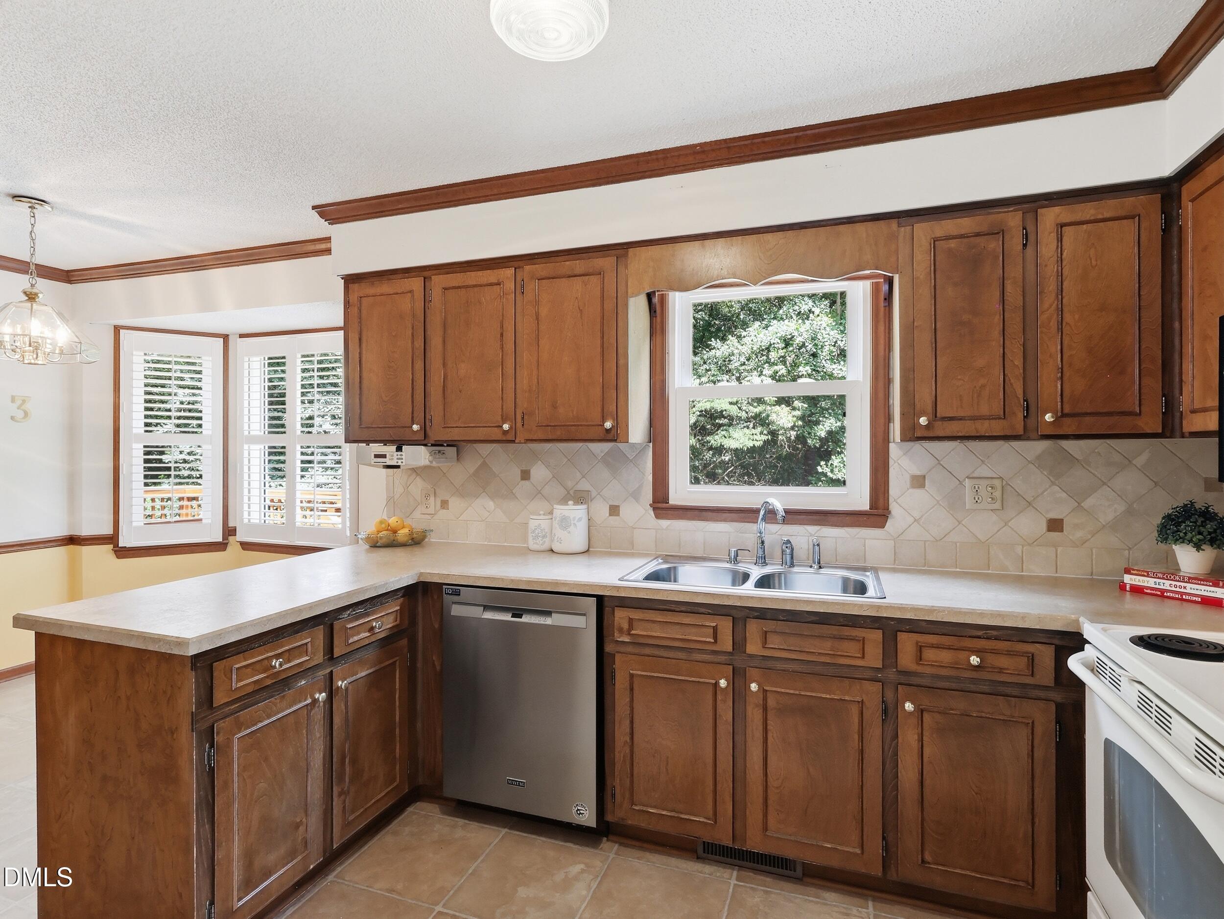 7312 Deer Track Drive Property Photo 7