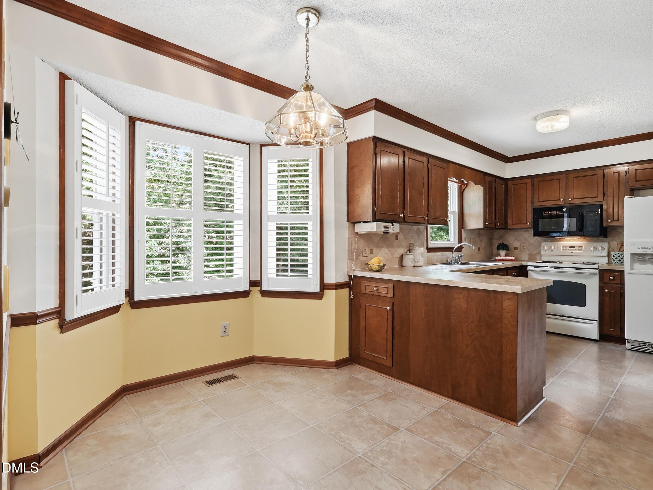 7312 Deer Track Drive Property Photo 8