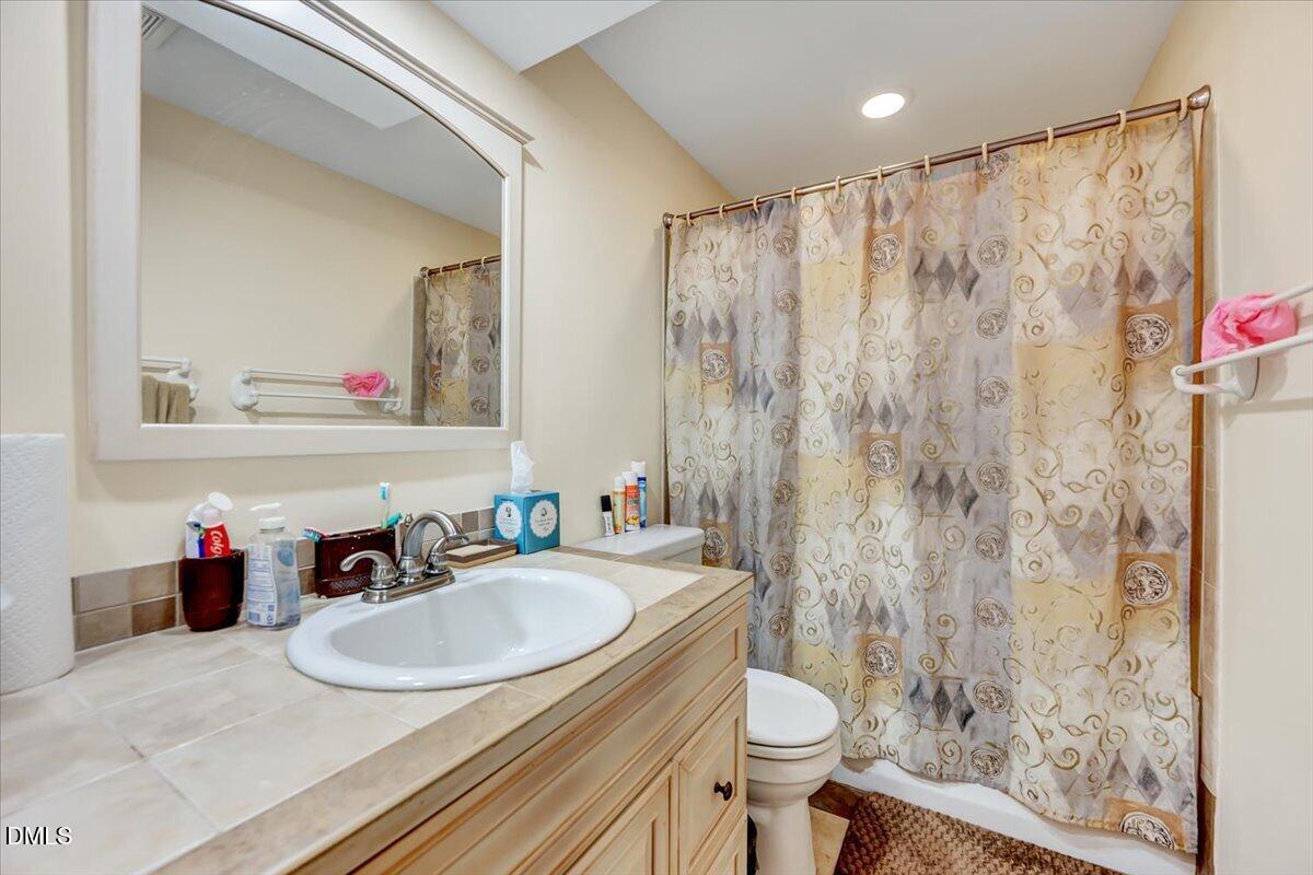 601 Middleton Avenue Property Photo 9