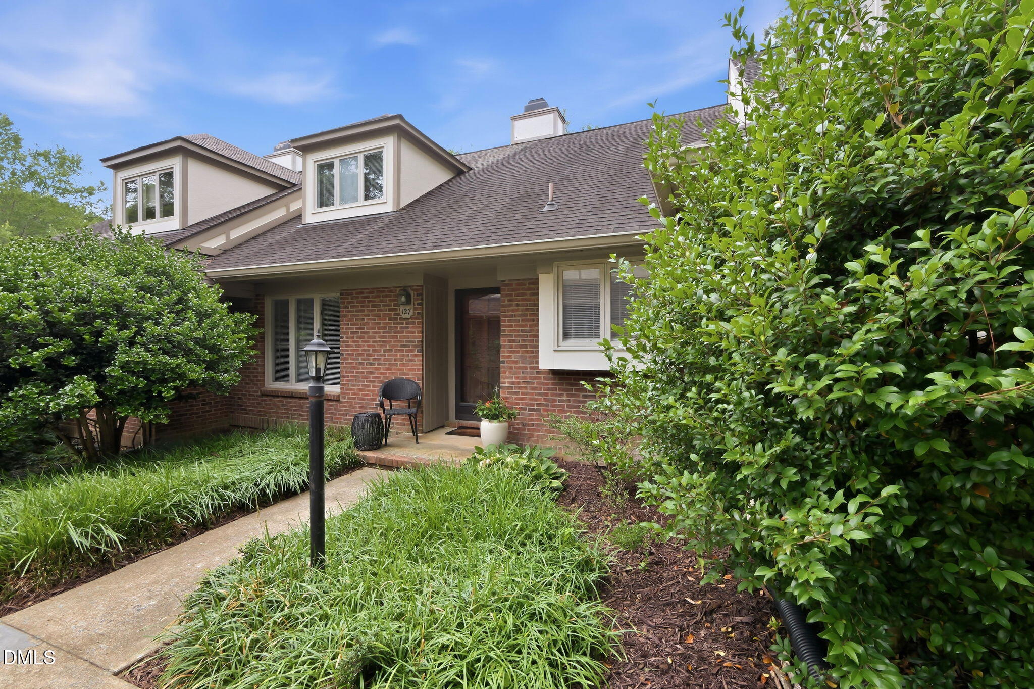 127 Essex Drive Property Photo 1