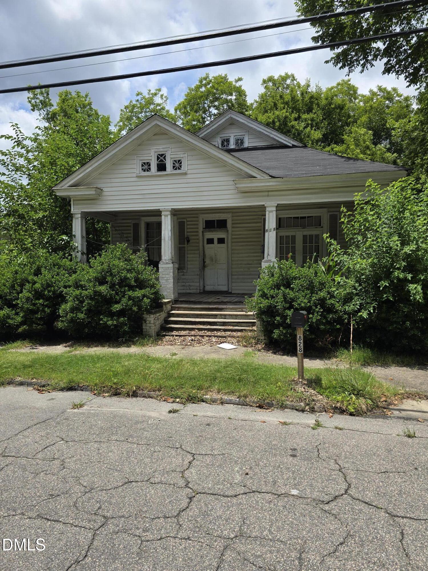 828 Nicholas Street Property Photo 1