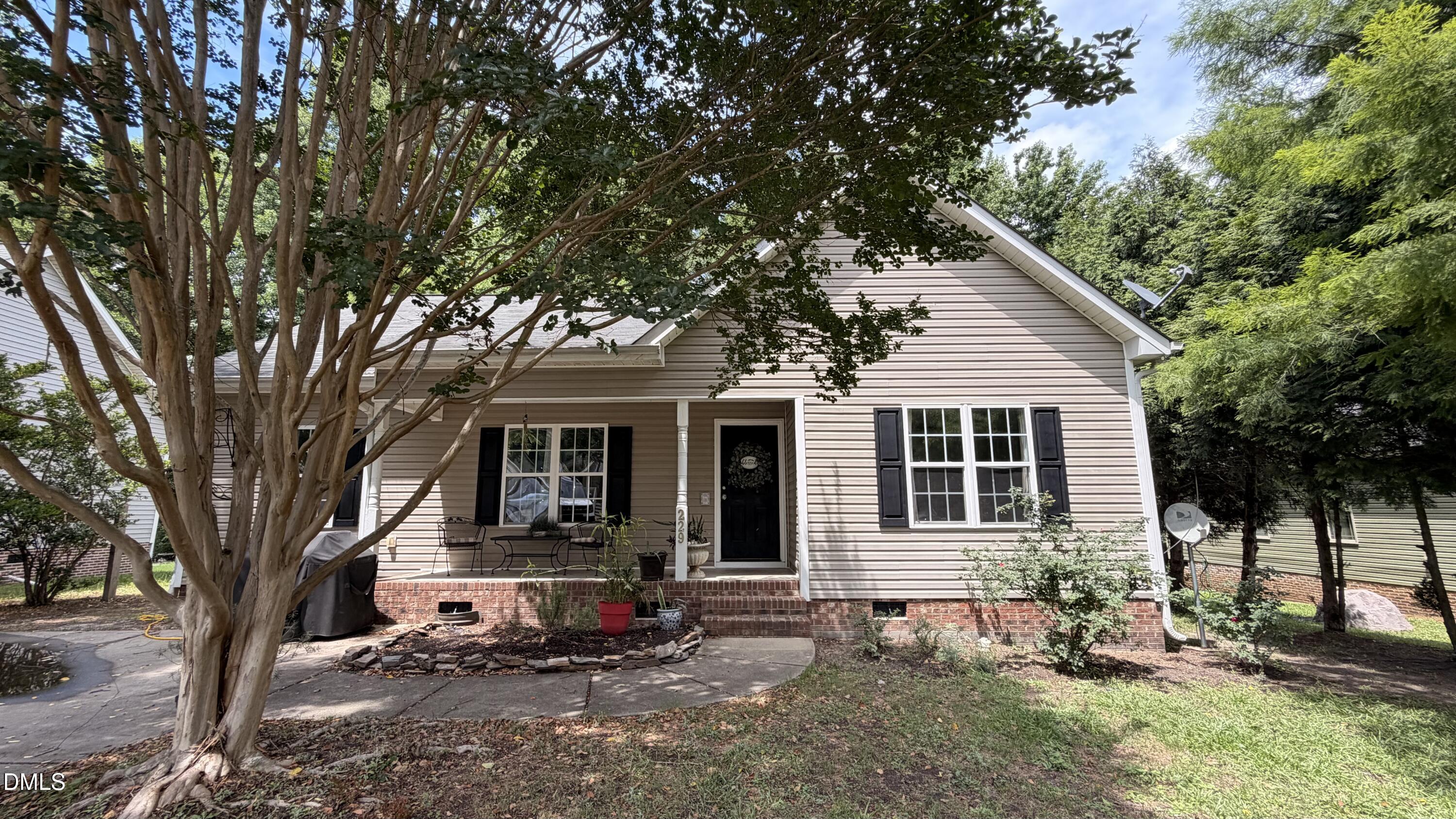 229 Sterling Way Property Photo 1