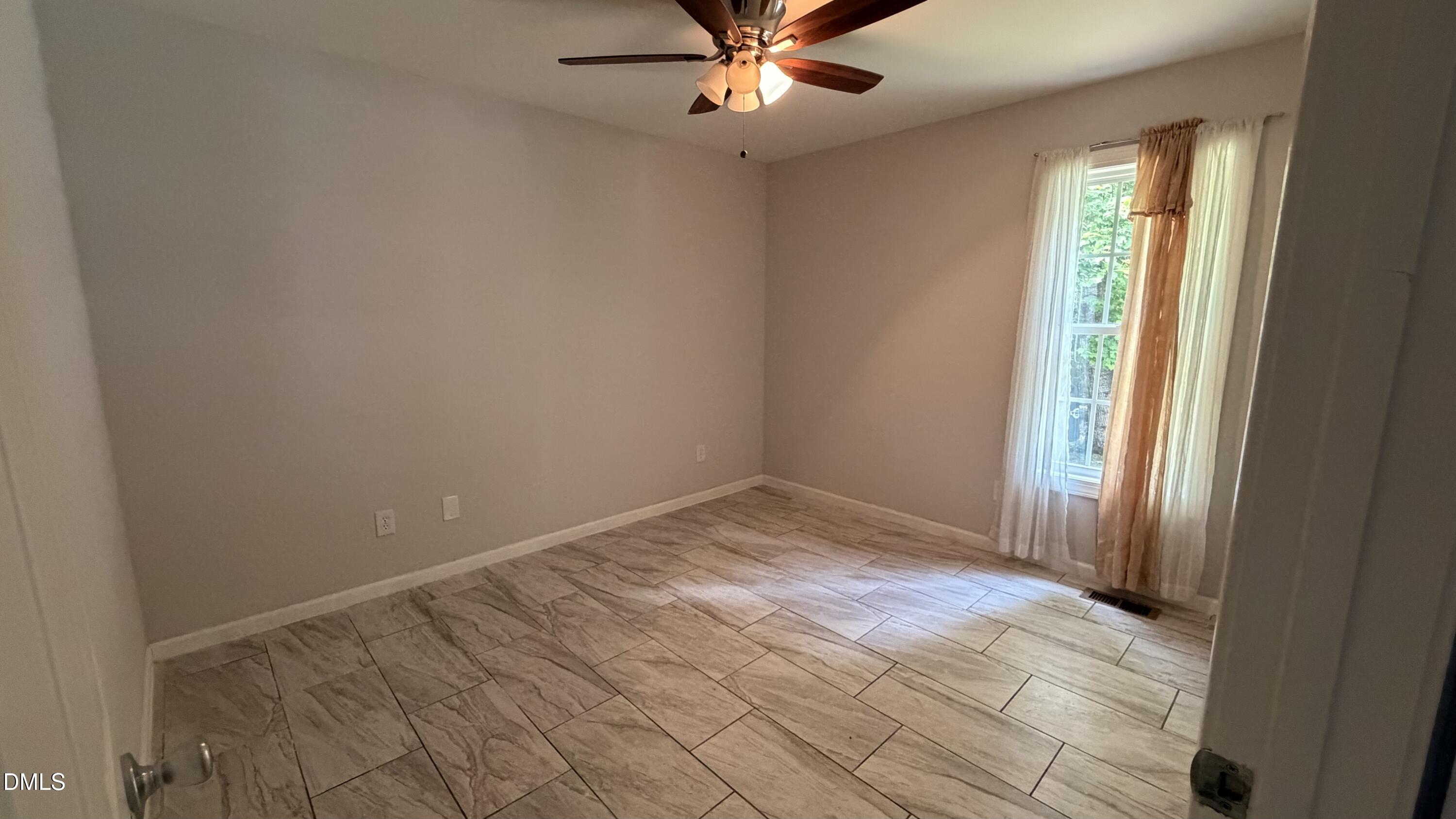229 Sterling Way Property Photo 5