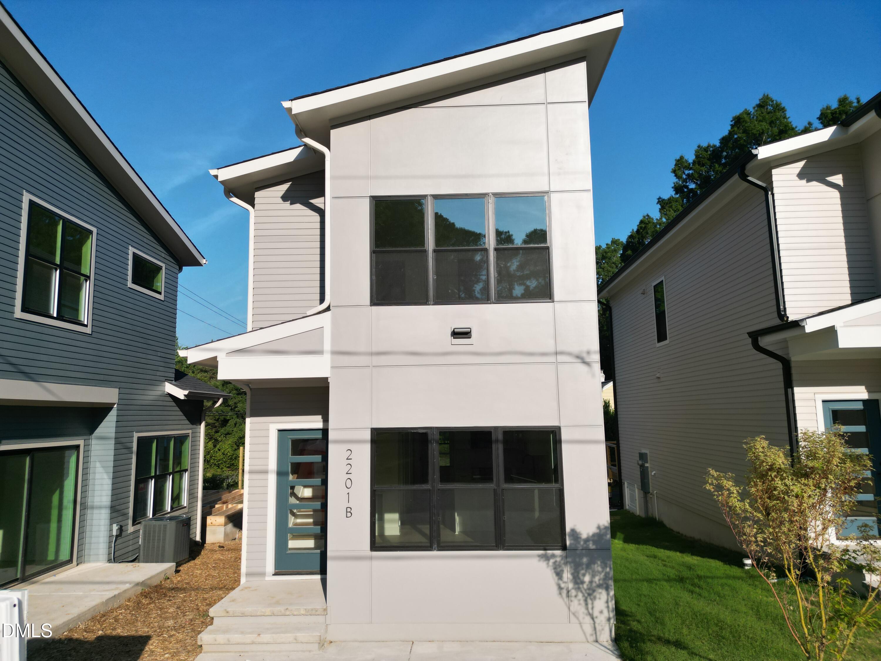 2201 Tampa Avenue Property Photo 5