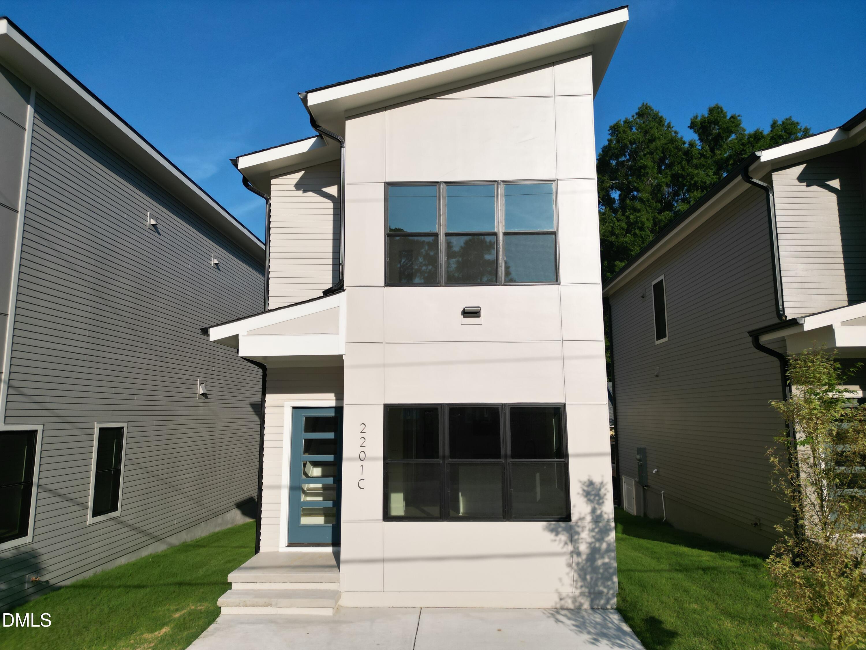 2201 Tampa Avenue Property Photo 6