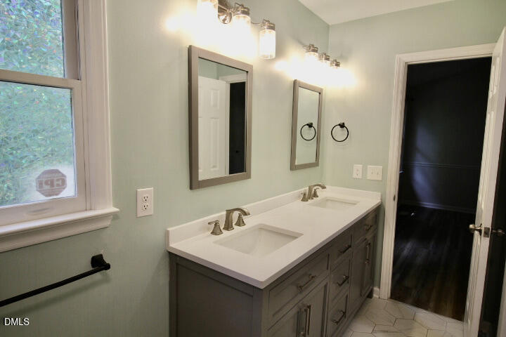 6033 Walking Stick Trail Property Photo 11